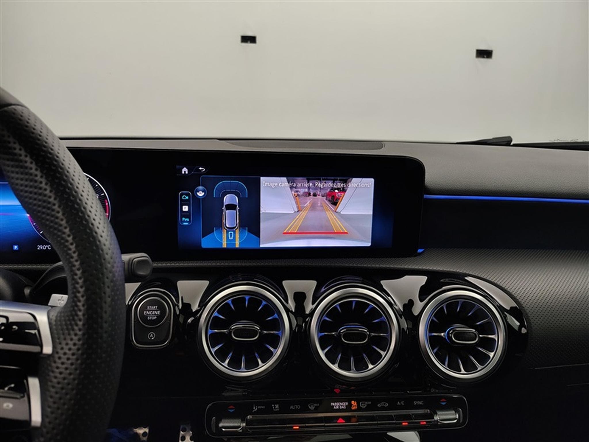 Mercedes A 180 Pack AMG  Navi / Led / PDC av+ar / Pano (2025) - Photo 18
