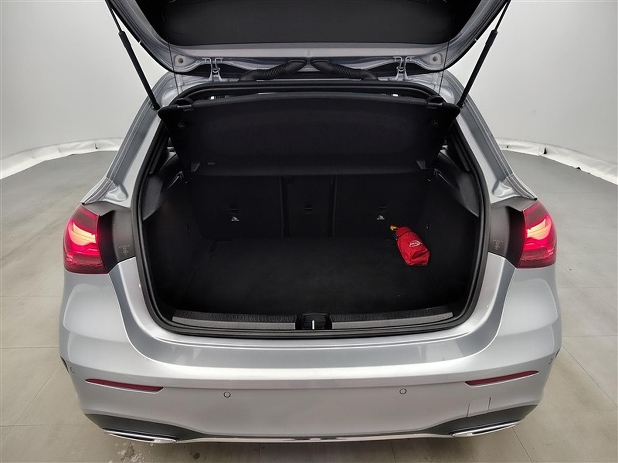 Mercedes A 180 Pack AMG  Navi / Led / PDC av+ar / Pano (2025) - Photo 14
