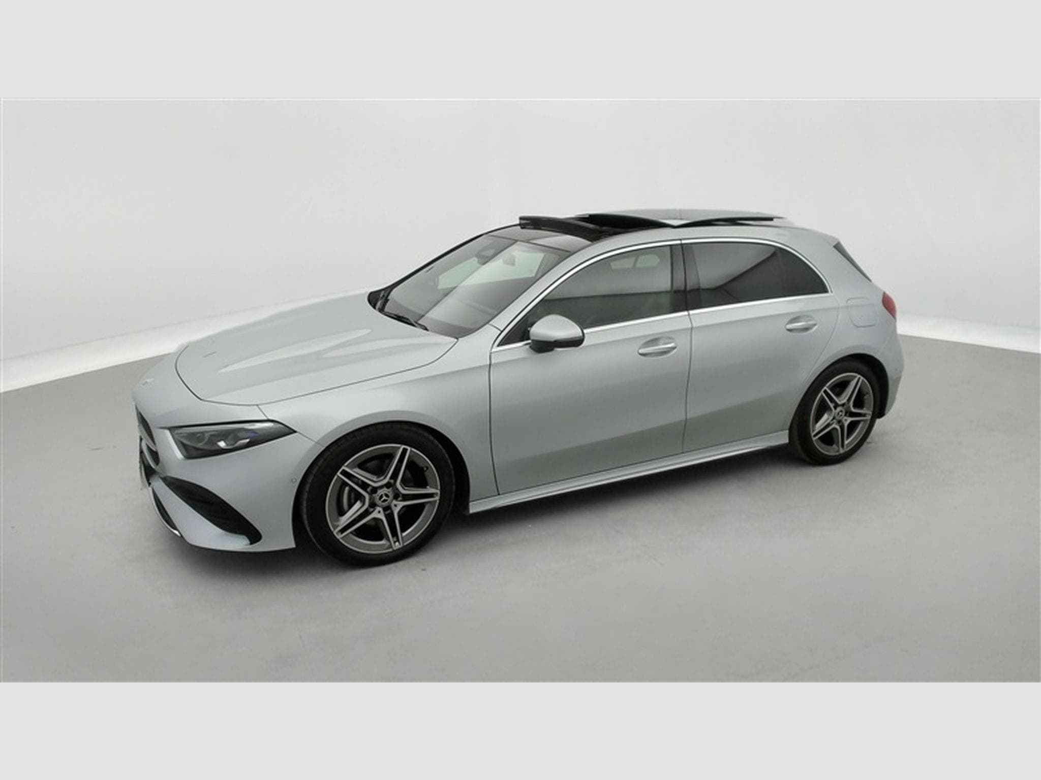 Mercedes A 180 Pack AMG  Navi / Led / PDC av+ar / Pano (2025) - Photo 21