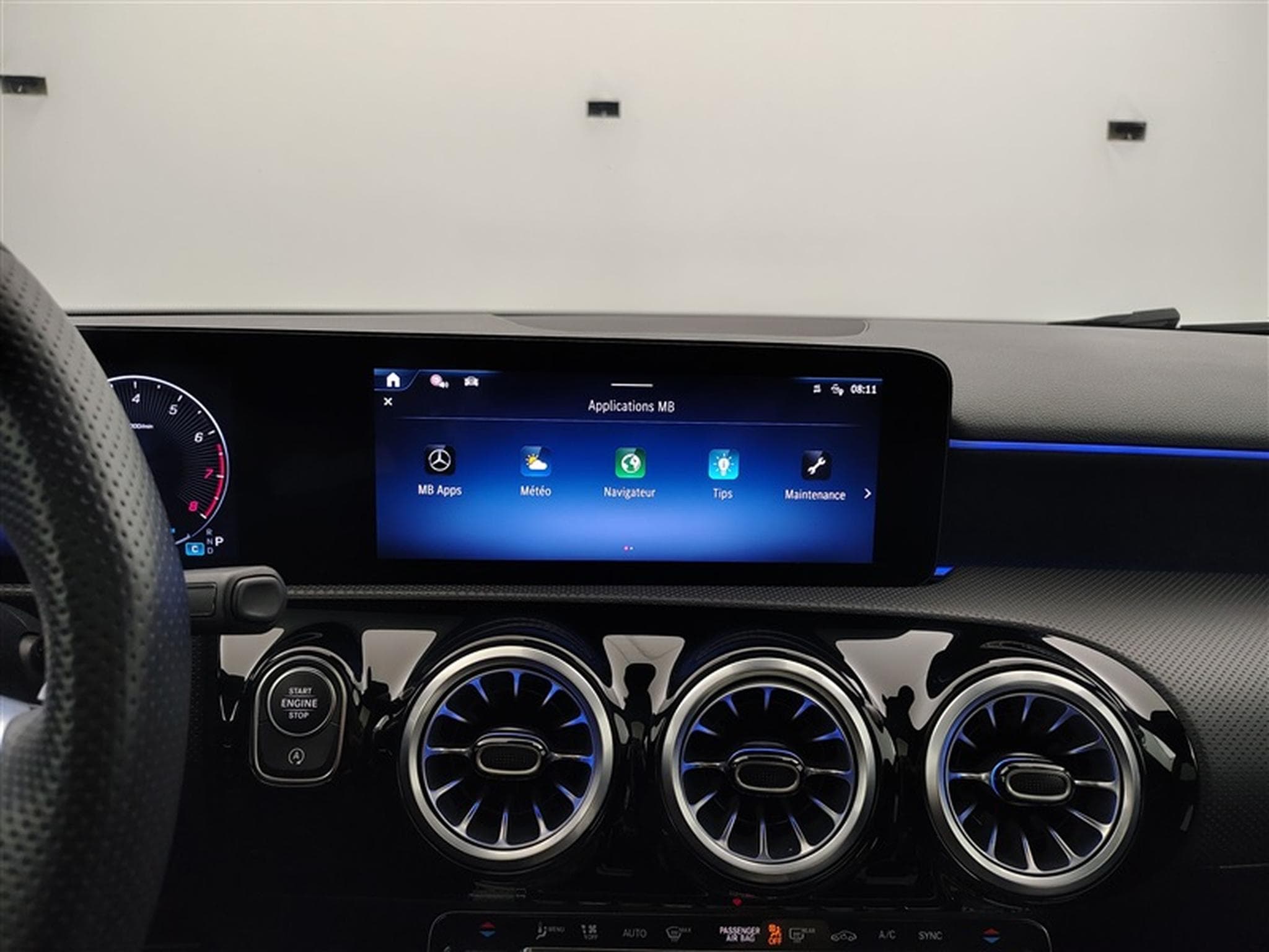 Mercedes A 180 Pack AMG  Navi / Led / PDC av+ar / Pano (2025) - Photo 20