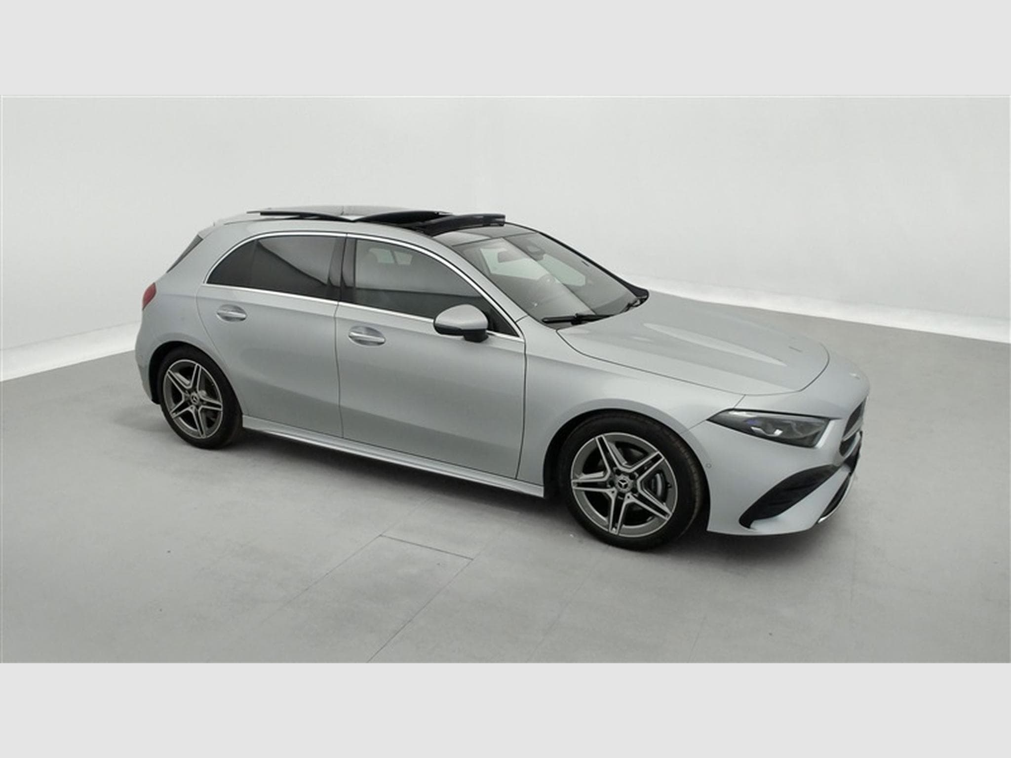 Mercedes A 180 Pack AMG  Navi / Led / PDC av+ar / Pano (2025) - Photo 23
