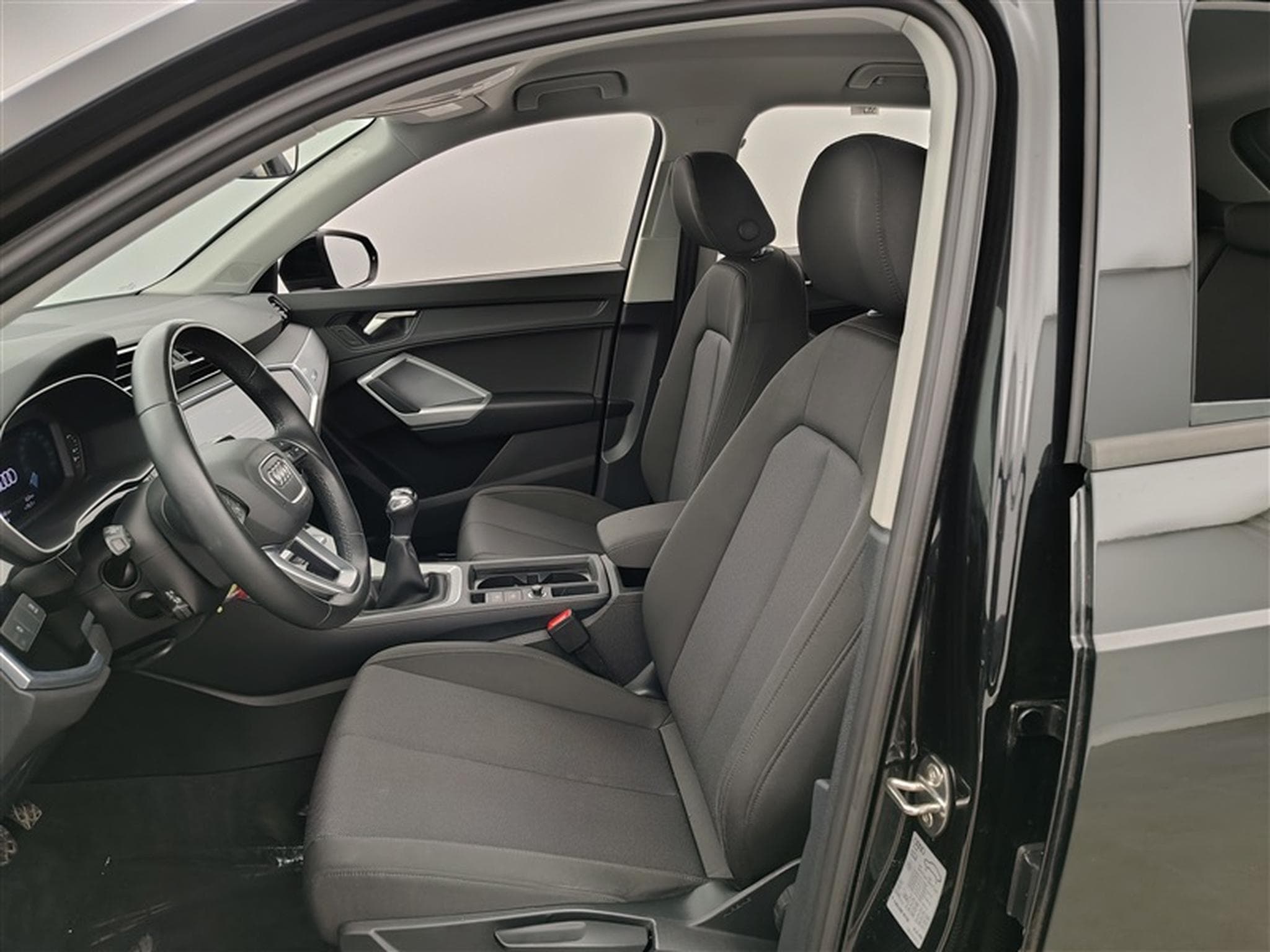 Audi Q3 35 TFSI Attraction NAVI/LED/JA17/PDC AV AR (2022) - Photo 7