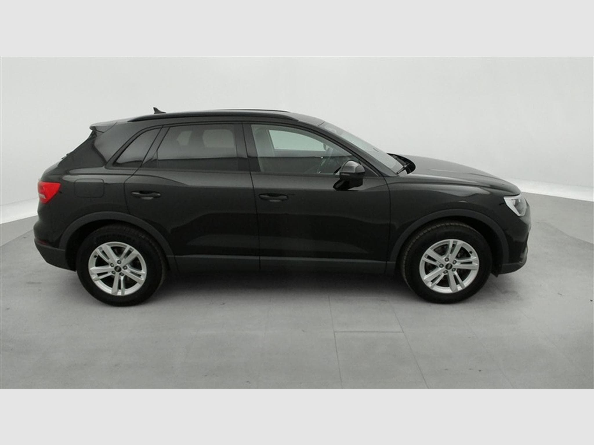Audi Q3 35 TFSI Attraction NAVI/LED/JA17/PDC AV AR (2022) - Photo 25