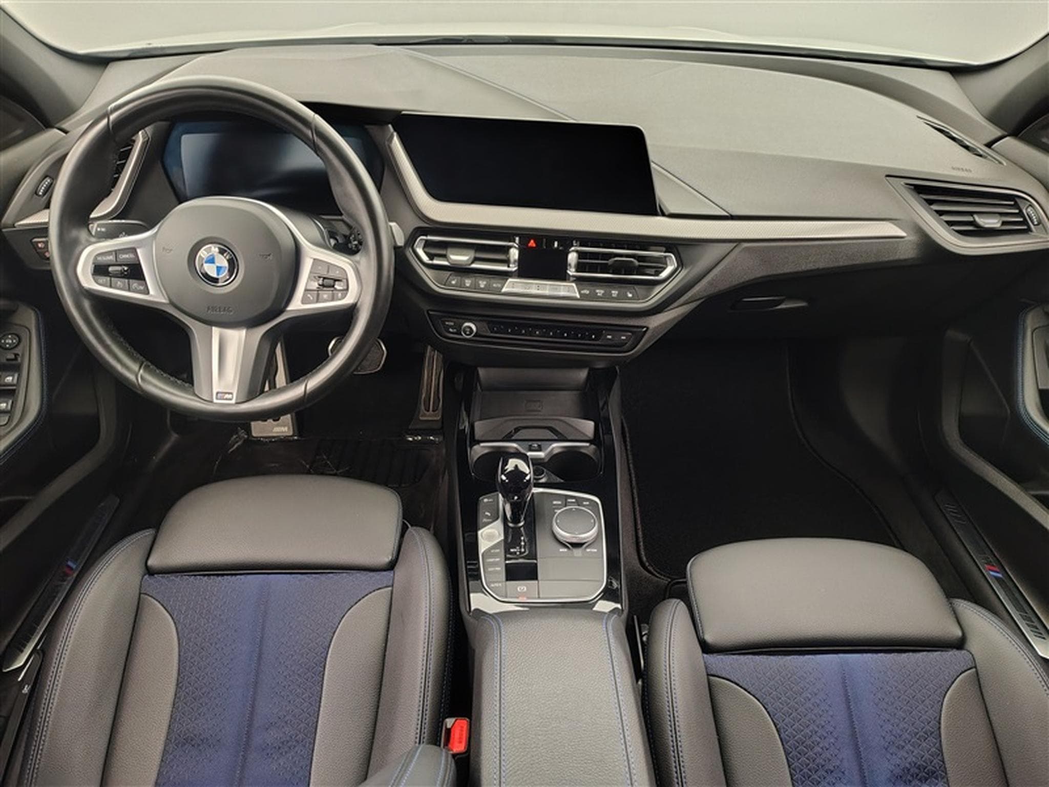 BMW 118 iA Pack M NAVI / FULL LED / S-CUIR (2024) - Photo 8
