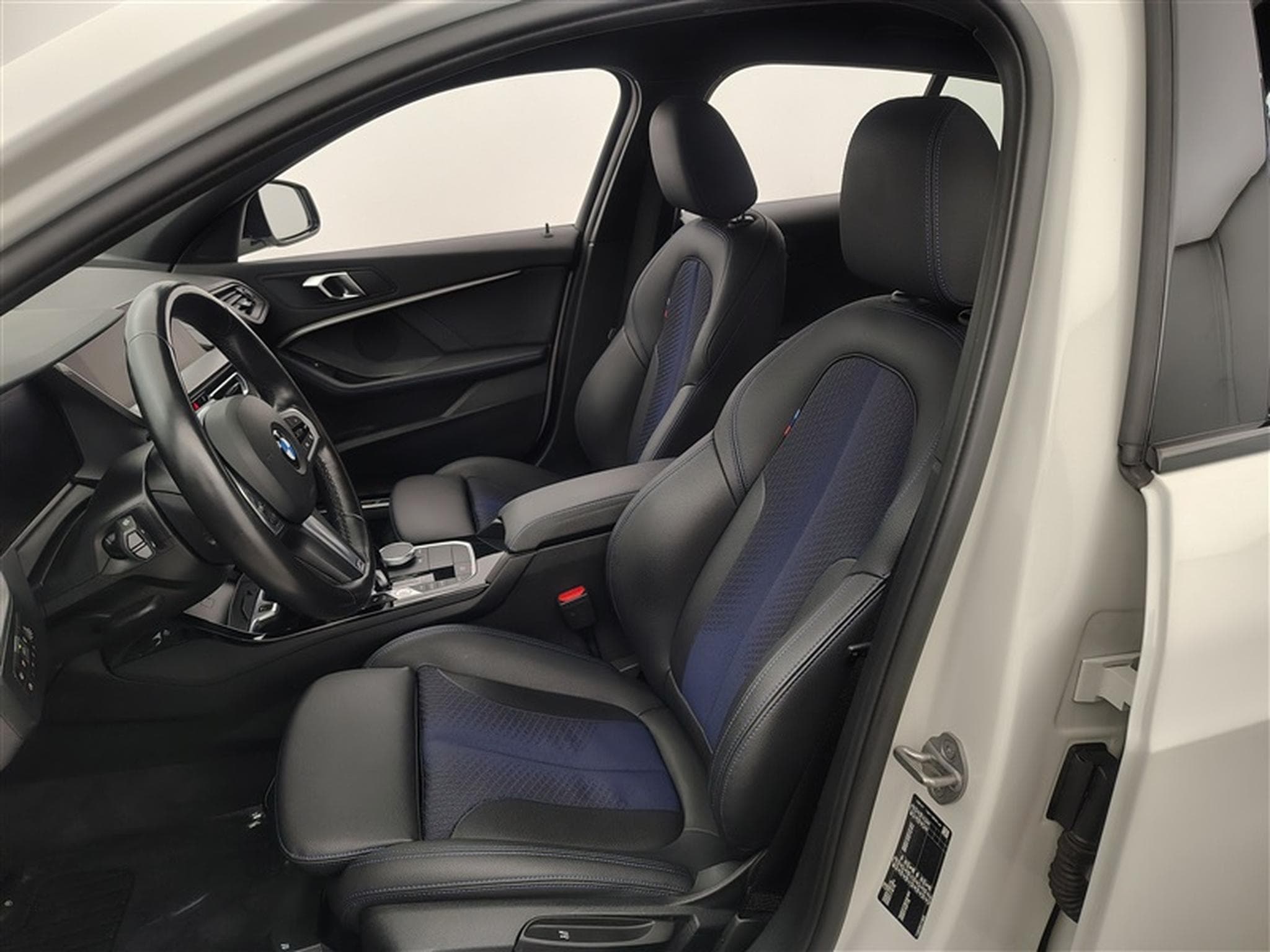 BMW 118 iA Pack M NAVI / FULL LED / S-CUIR (2024) - Photo 7