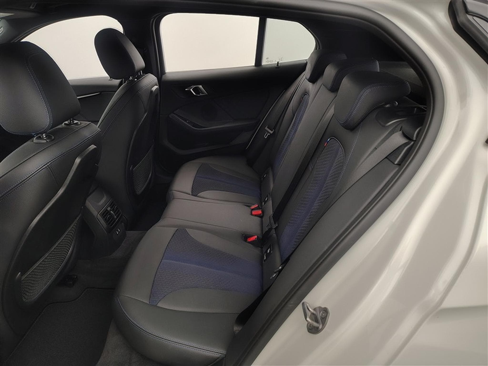 BMW 118 iA Pack M NAVI / FULL LED / S-CUIR (2024) - Photo 13