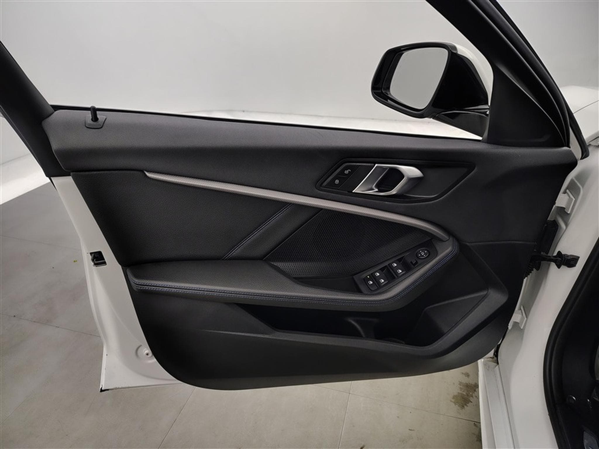 BMW 118 iA Pack M NAVI / FULL LED / S-CUIR (2024) - Photo 17