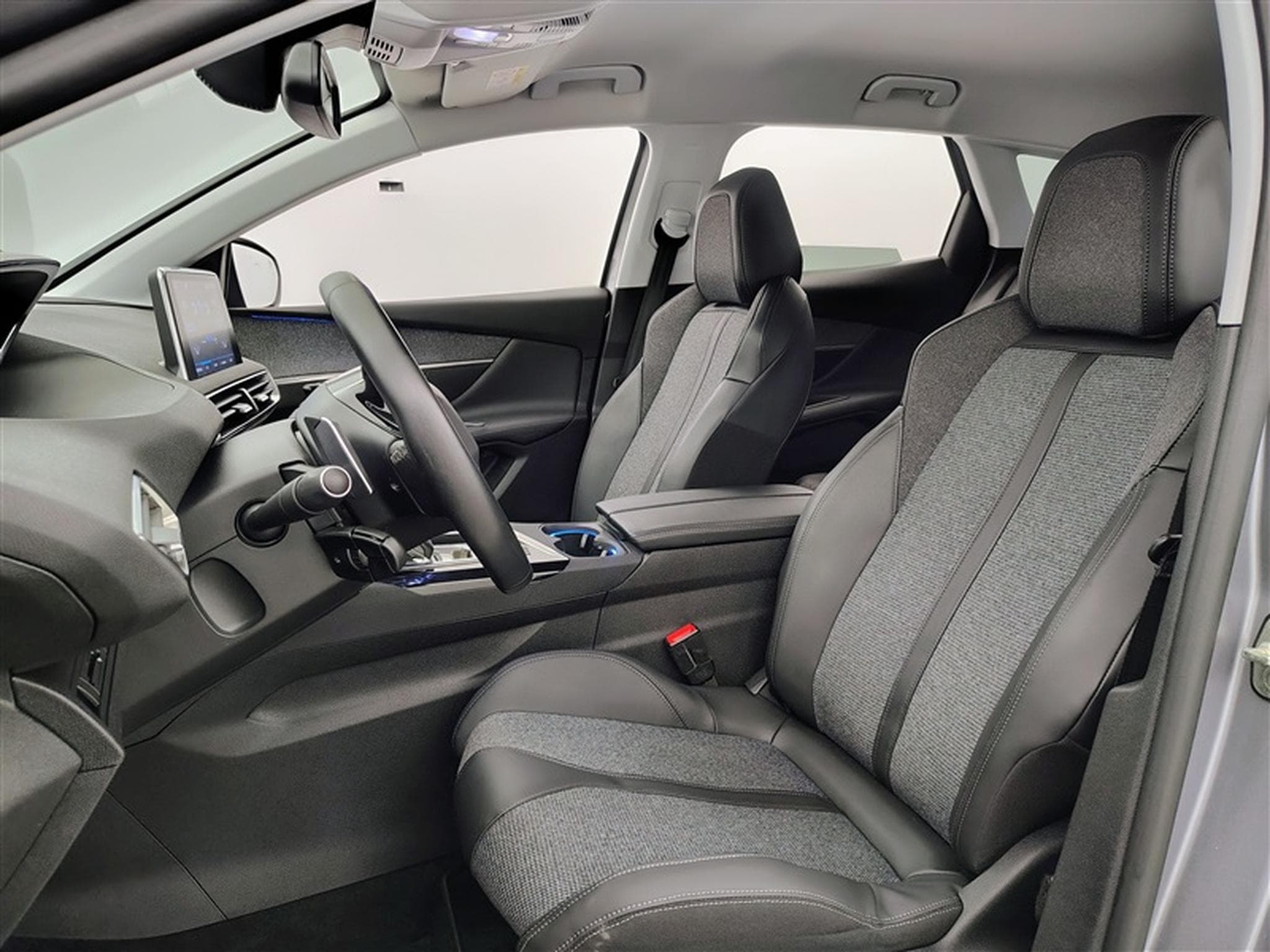 Peugeot 3008 1.2 PureTech 130cv EAT8 Allure Pack NAVI / CAMERA / JA 18" (2019) - Photo 7