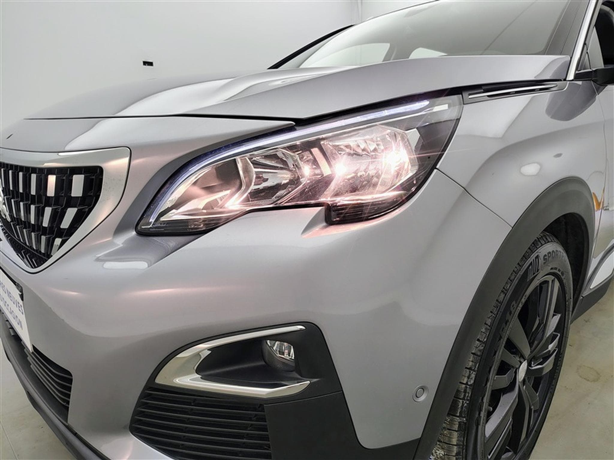 Peugeot 3008 1.2 PureTech 130cv EAT8 Allure Pack NAVI / CAMERA / JA 18" (2019) - Photo 15