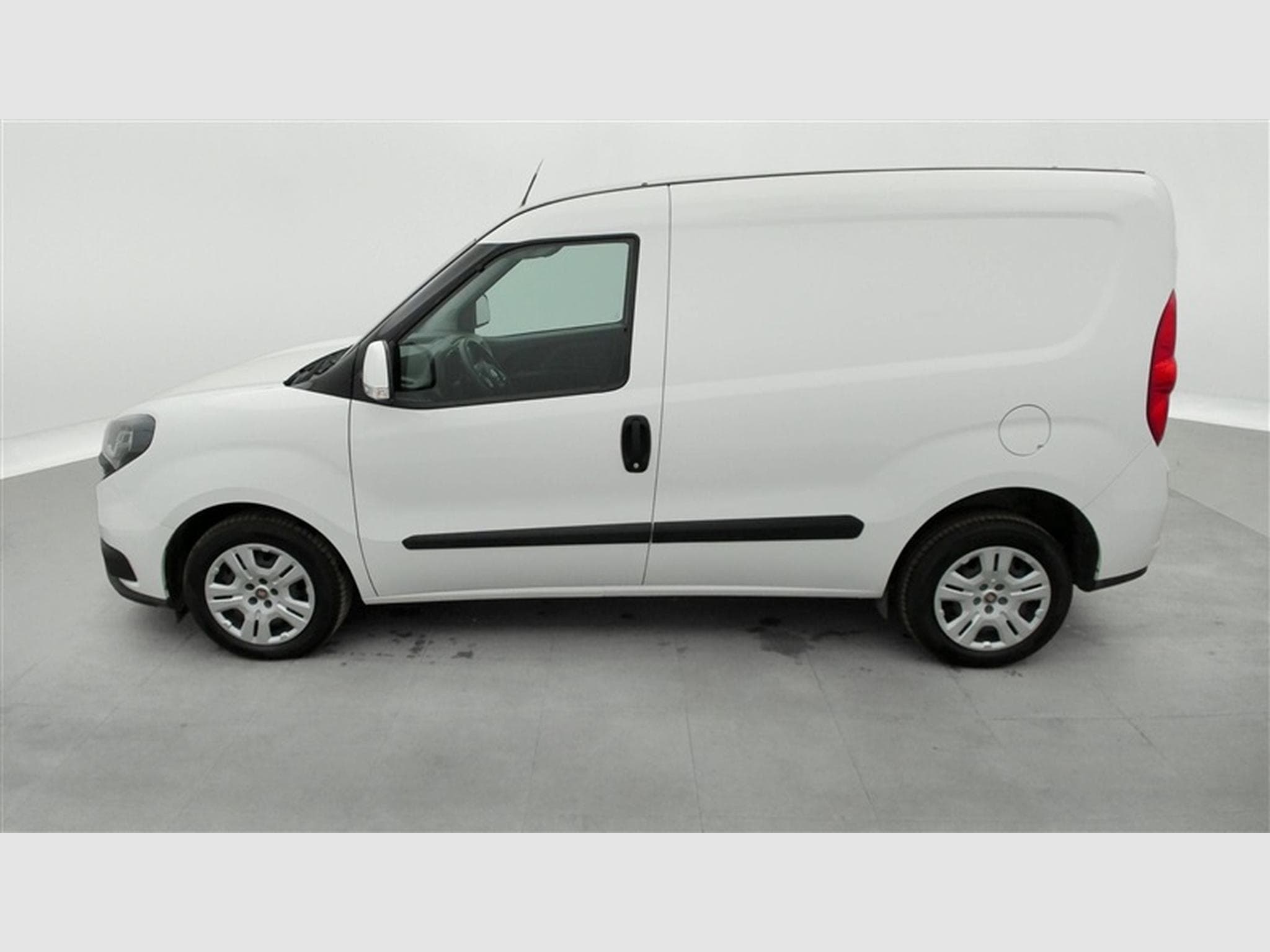 Fiat Doblo 1.6 MJET Cargo CLIM / CARPLAY (2022) - Photo 3
