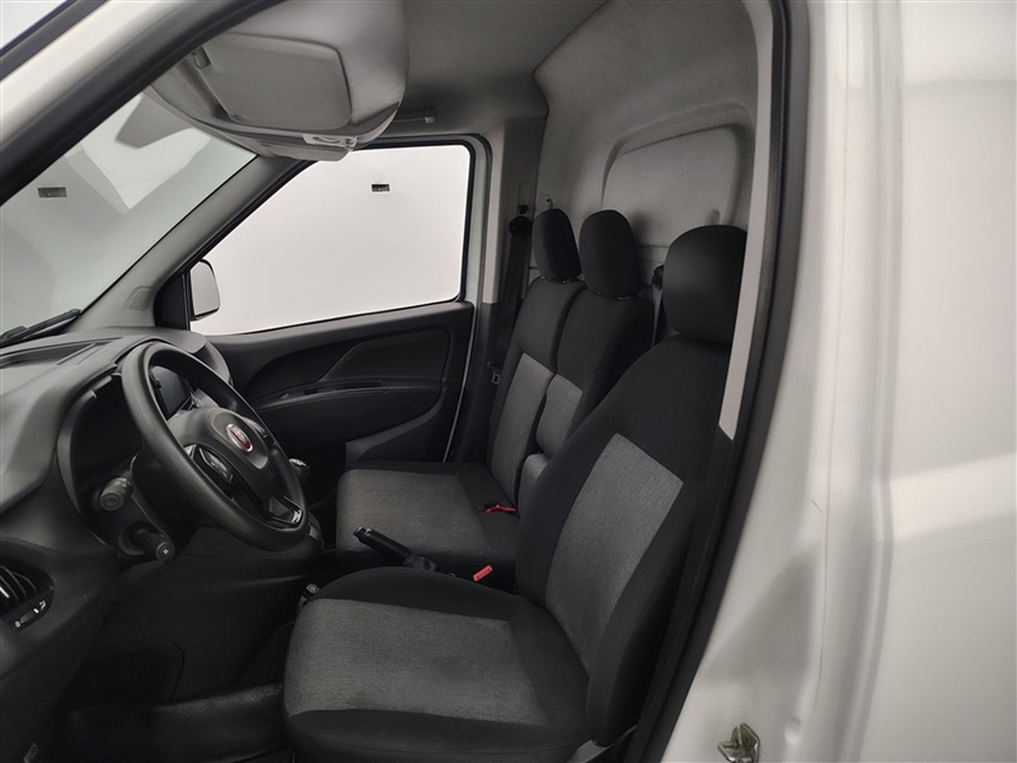 Fiat Doblo 1.6 MJET Cargo CLIM / CARPLAY (2022) - Photo 7