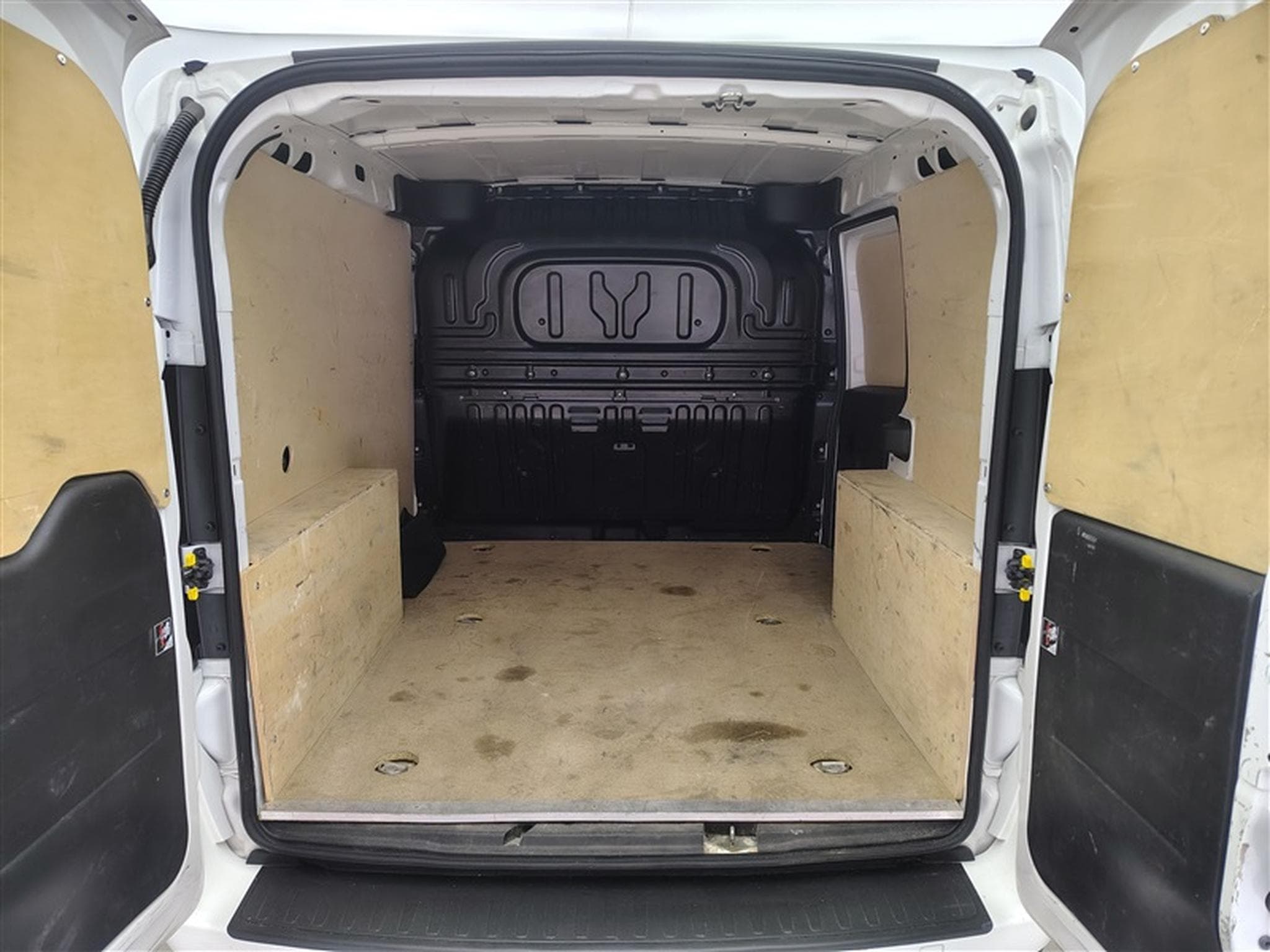 Fiat Doblo 1.6 MJET Cargo CLIM / CARPLAY (2022) - Photo 14