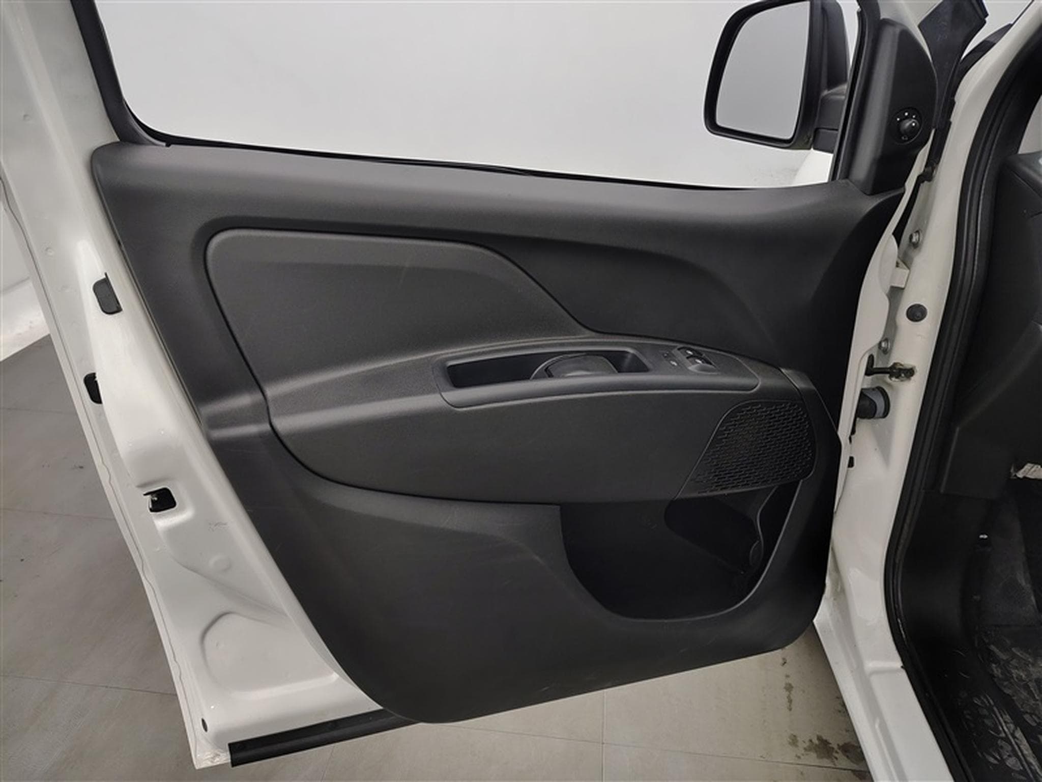 Fiat Doblo 1.6 MJET Cargo CLIM / CARPLAY (2022) - Photo 16