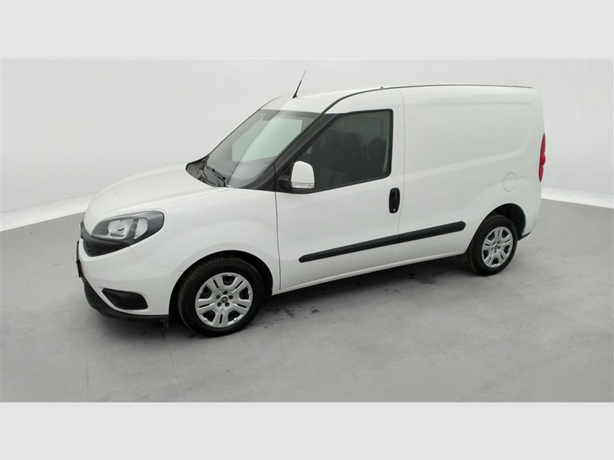 Fiat Doblo 1.6 MJET Cargo CLIM / CARPLAY (2022) - Photo 19