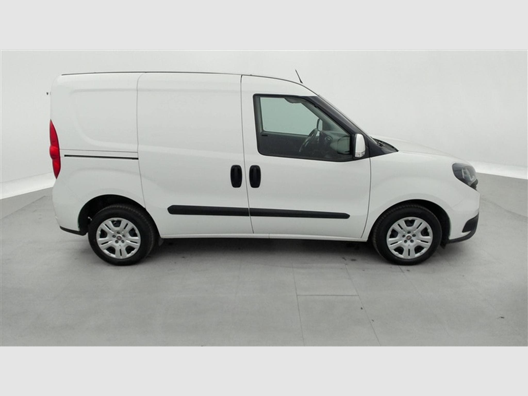 Fiat Doblo 1.6 MJET Cargo CLIM / CARPLAY (2022) - Photo 22