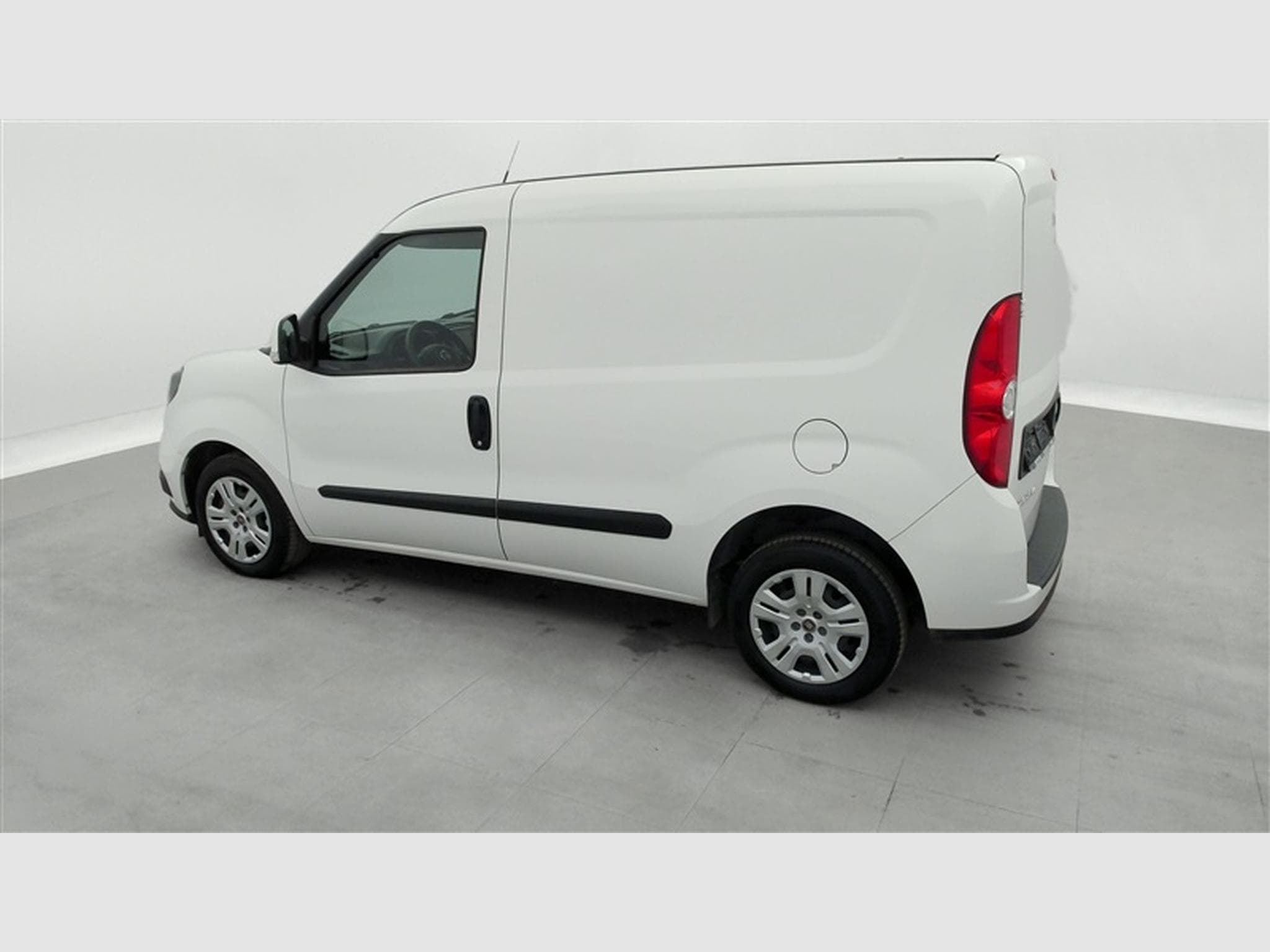 Fiat Doblo 1.6 MJET Cargo CLIM / CARPLAY (2022) - Photo 25