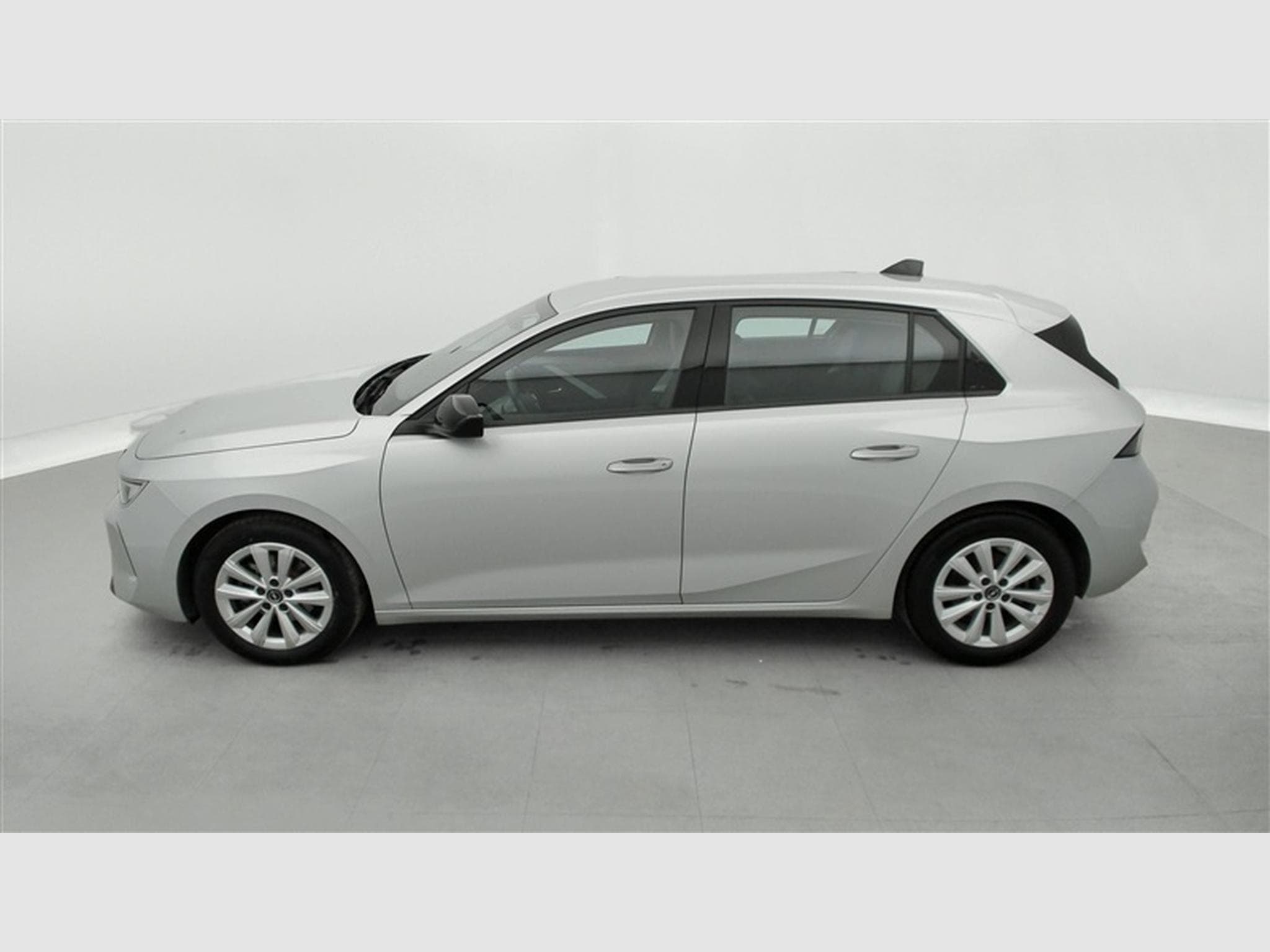 Opel Astra 1.2 Turbo Edition NAVI/FULL LED/JA16/PDC (2023) - Photo 3