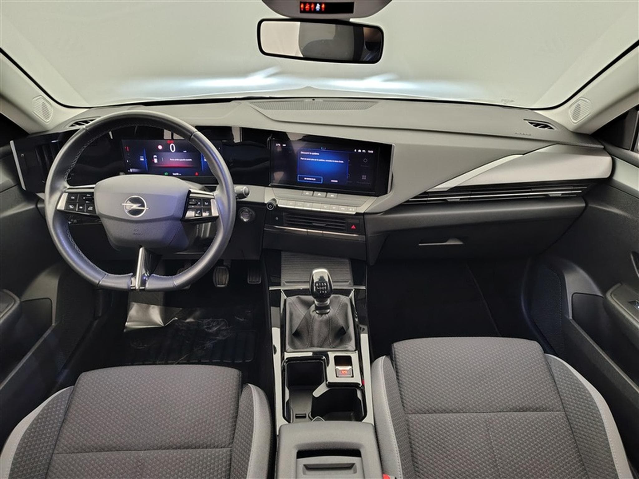 Opel Astra 1.2 Turbo Edition NAVI/FULL LED/JA16/PDC (2023) - Photo 8