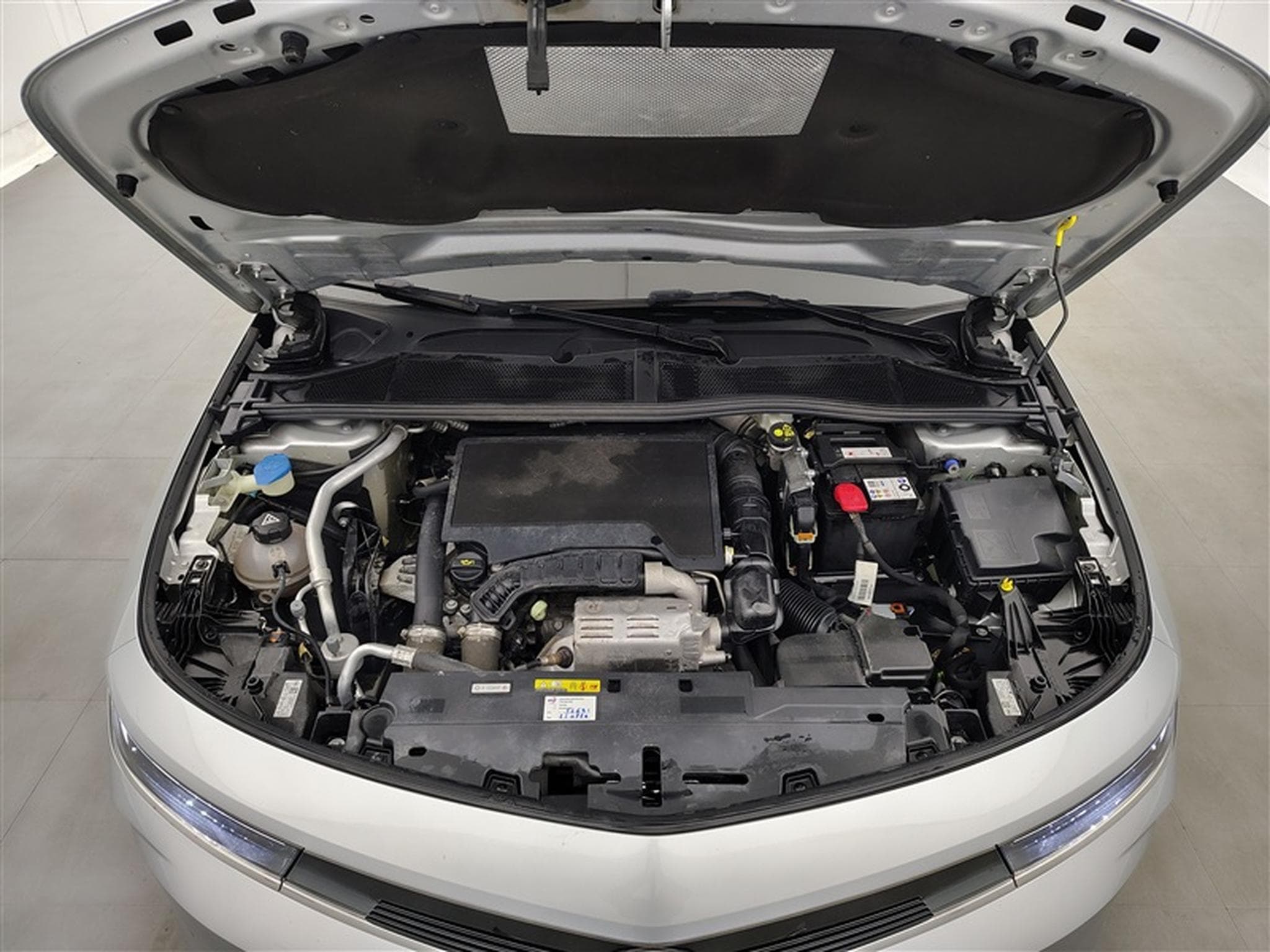 Opel Astra 1.2 Turbo Edition NAVI/FULL LED/JA16/PDC (2023) - Photo 19