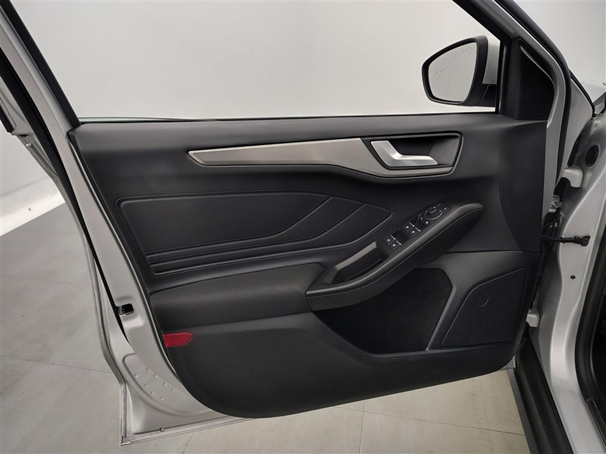 Ford Focus 1.0 EcoBoost AT Titanium Navi / Led / PDC (2024) - Photo 17