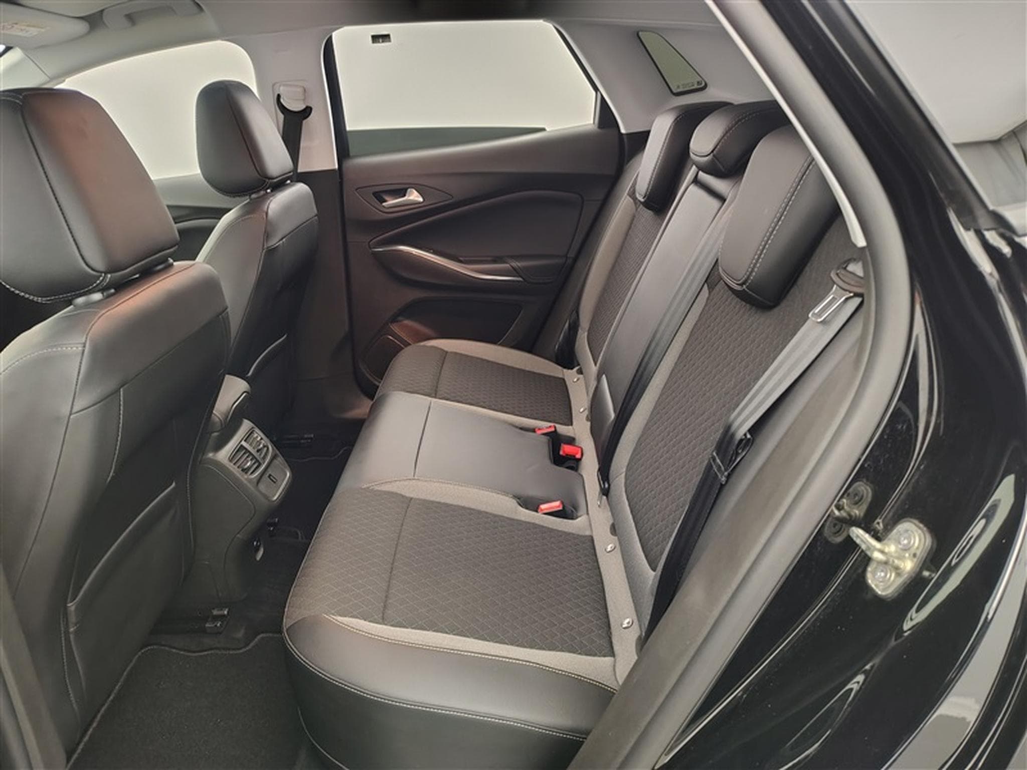 Opel Grandland PHEV 1.6 Turbo Elegance S&S (2021) - Photo 13