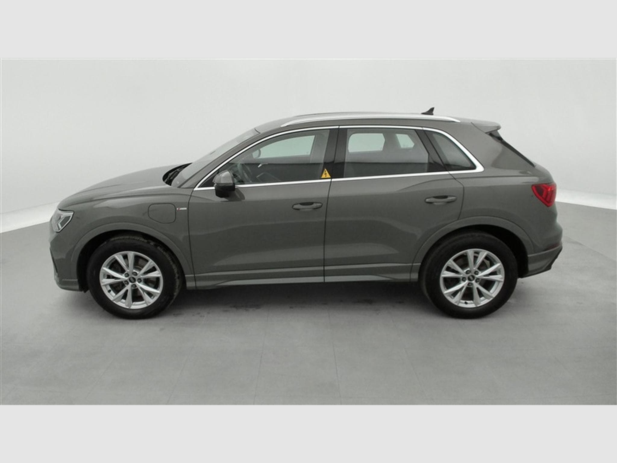 Audi Q3 45 TFSIe PHEV S-LINE S tronic *NAVI/FULL LED/CAM360/JA20* (2023) - Photo 3