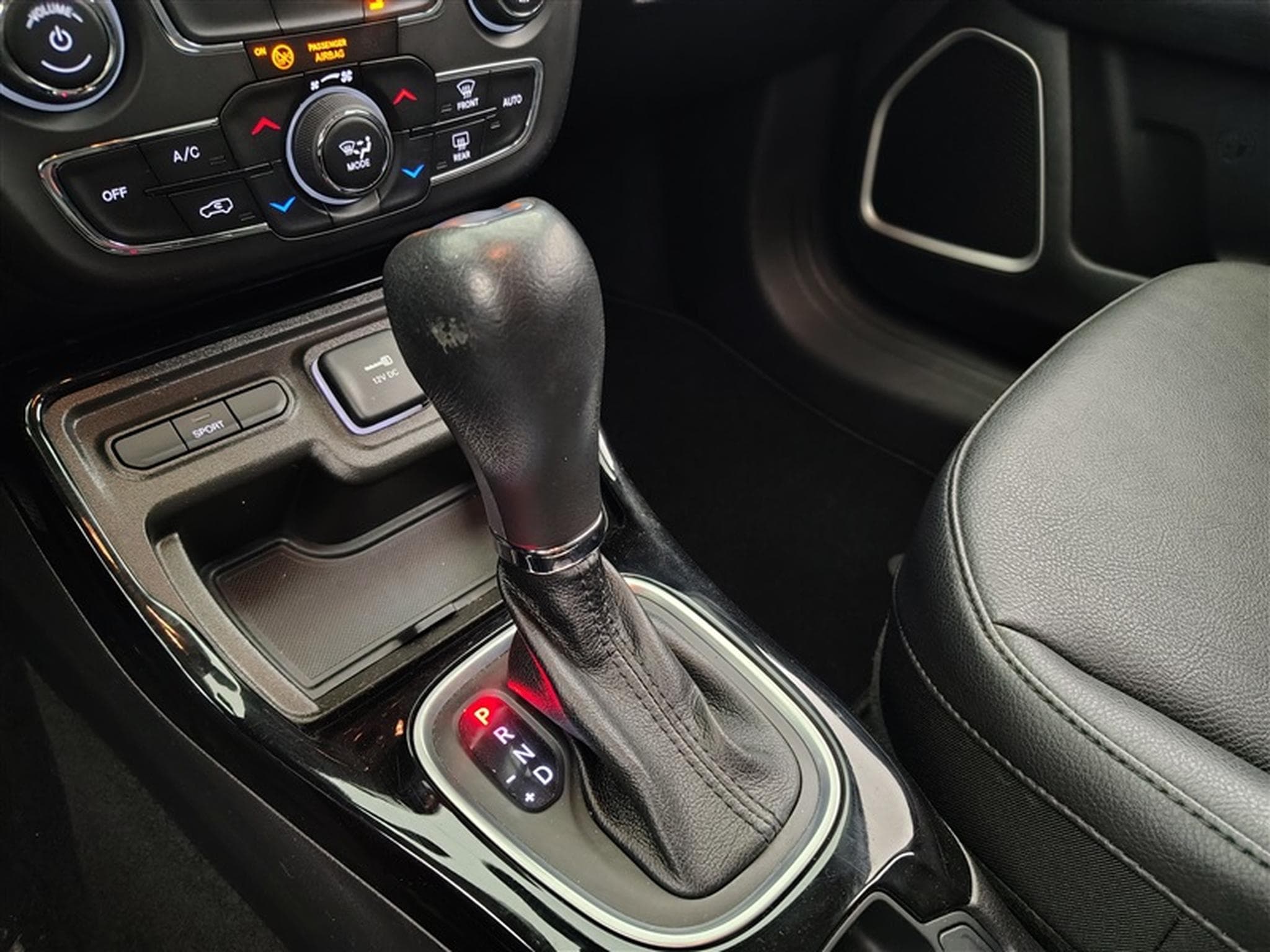 Jeep Compass 1.3 Turbo 150cv DCT Night Eagle NAVI / FULL LED / CAMERA (2021) - Photo 12