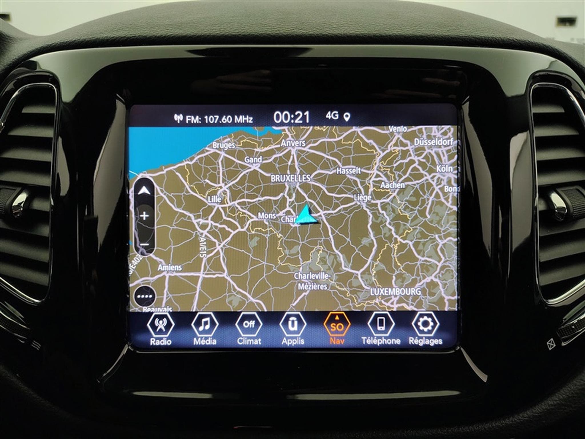 Jeep Compass 1.3 Turbo 150cv DCT Night Eagle NAVI / FULL LED / CAMERA (2021) - Photo 11