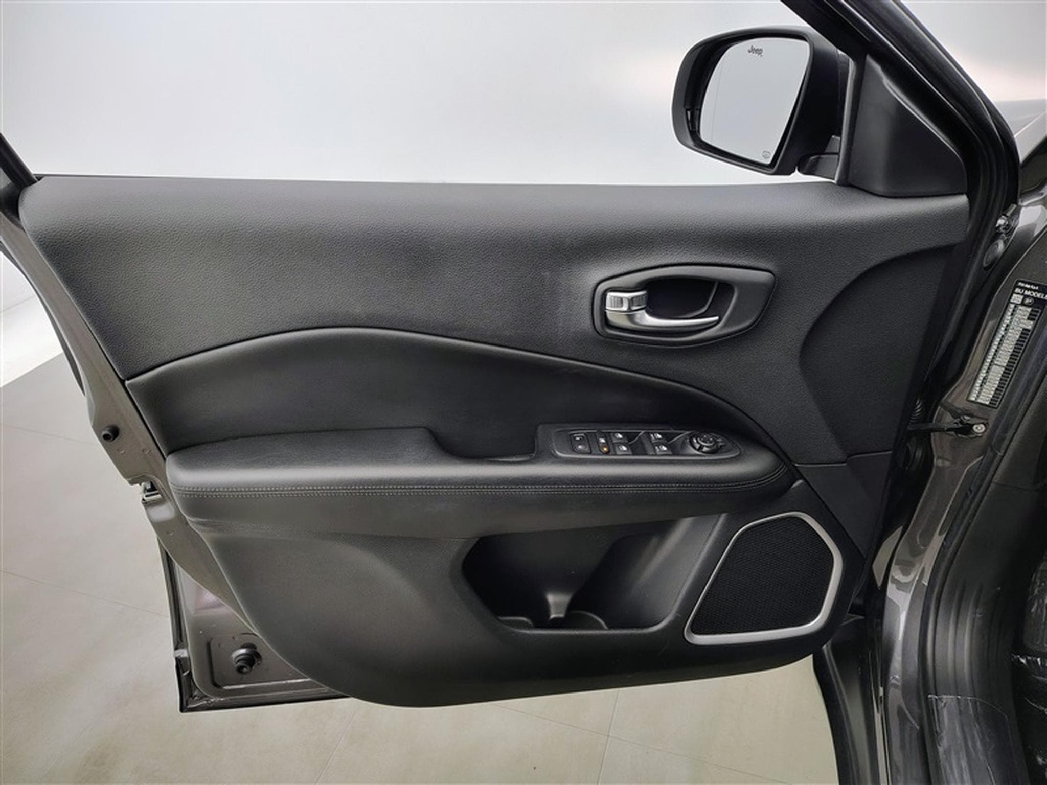 Jeep Compass 1.3 Turbo 150cv DCT Night Eagle NAVI / FULL LED / CAMERA (2021) - Photo 17