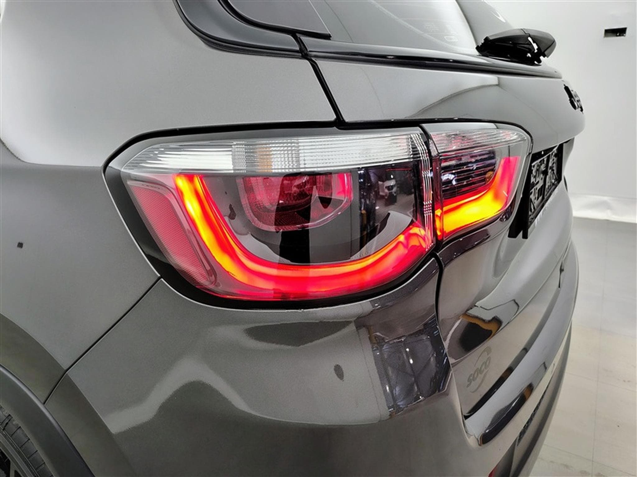 Jeep Compass 1.3 Turbo 150cv DCT Night Eagle NAVI / FULL LED / CAMERA (2021) - Photo 16
