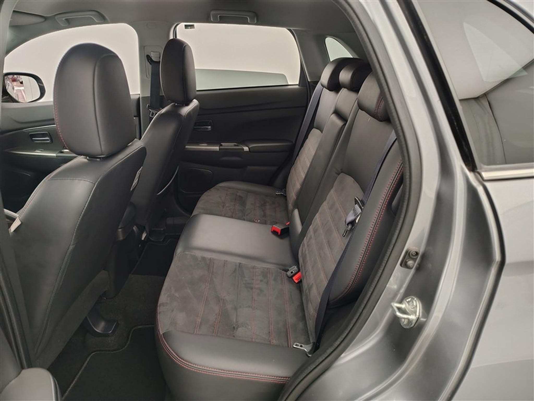 Mitsubishi ASX 1.6i 2WD Intense (EU6d-TEMP) (2019) - Photo 13