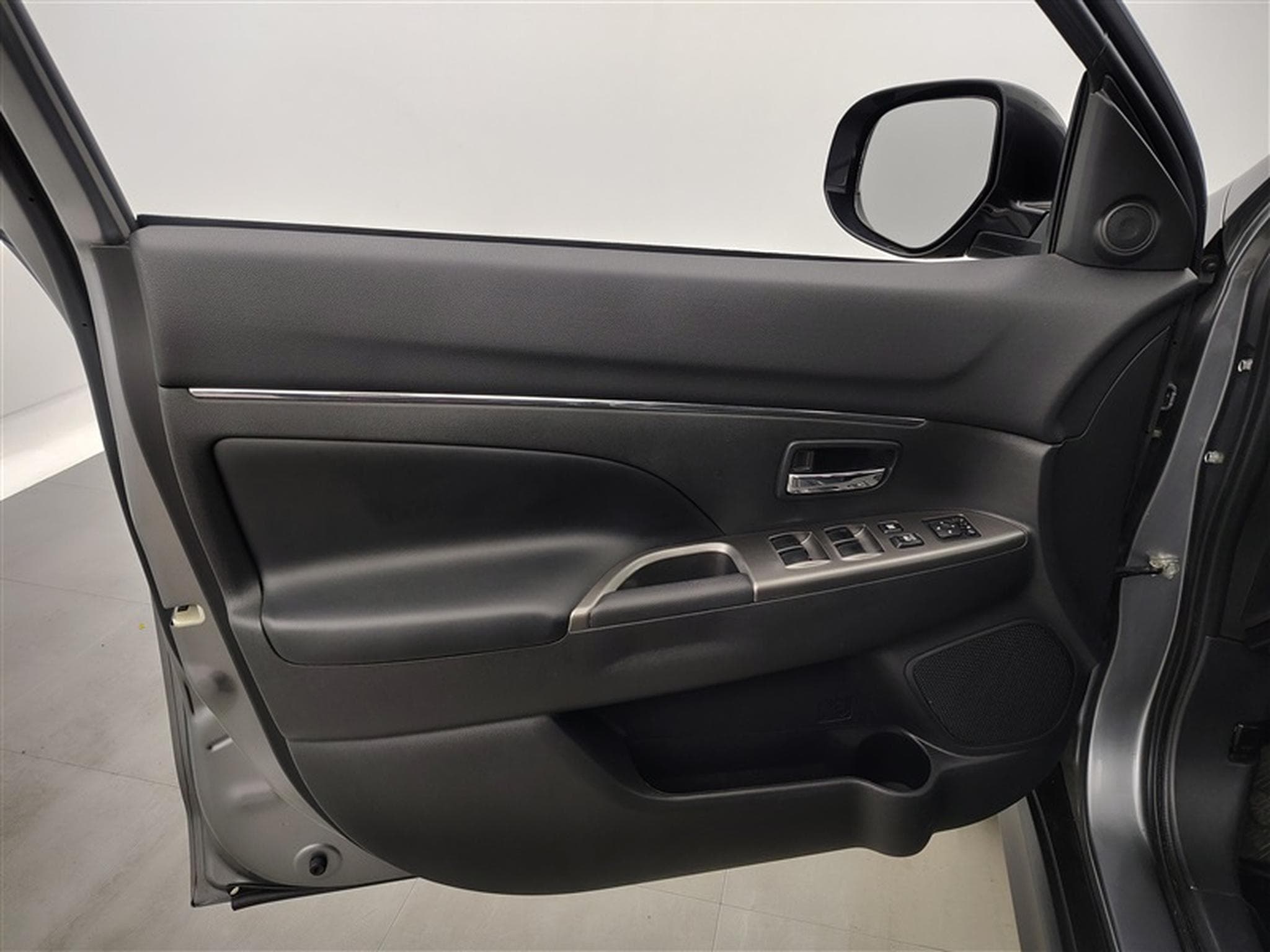 Mitsubishi ASX 1.6i 2WD Intense (EU6d-TEMP) (2019) - Photo 16