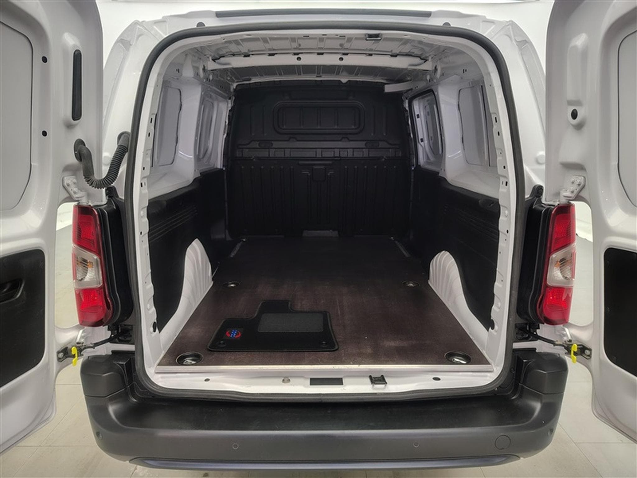 Citroen Berlingo 1.5 BlueHDi XL Heavy EAT8 NAVI / FULL LED (2025) - Photo 14