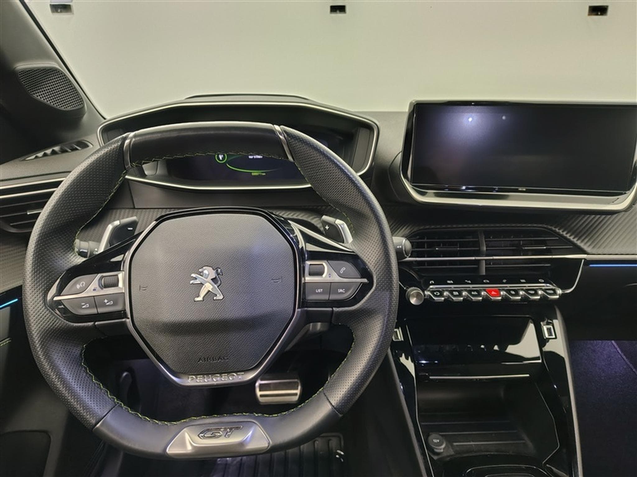 Peugeot 208 1.2i  130 CV GT AUTO/S-CUIR/NAVI/FULL LED/JA17 (2023) - Photo 9