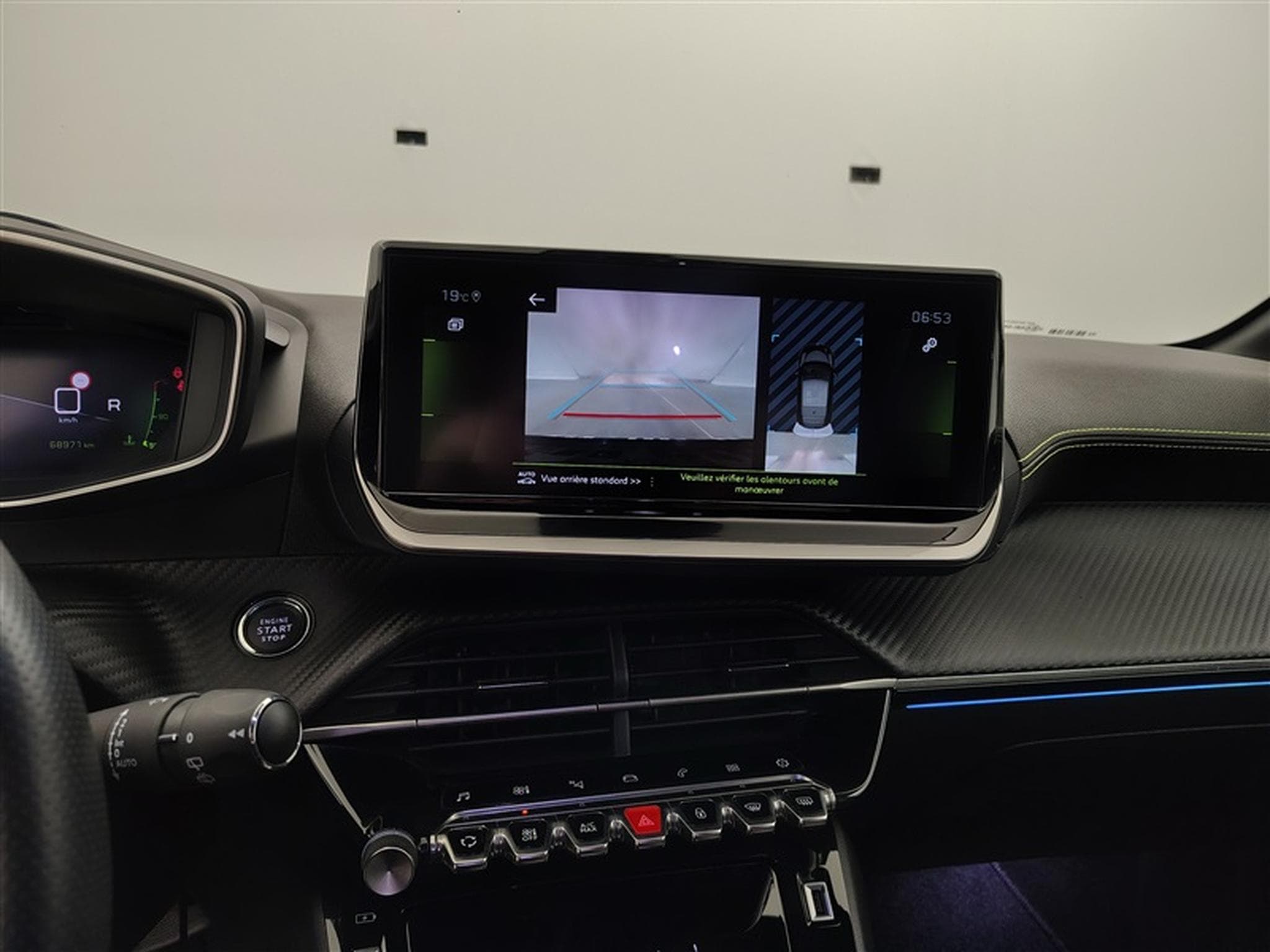 Peugeot 208 1.2i  130 CV GT AUTO/S-CUIR/NAVI/FULL LED/JA17 (2023) - Photo 17