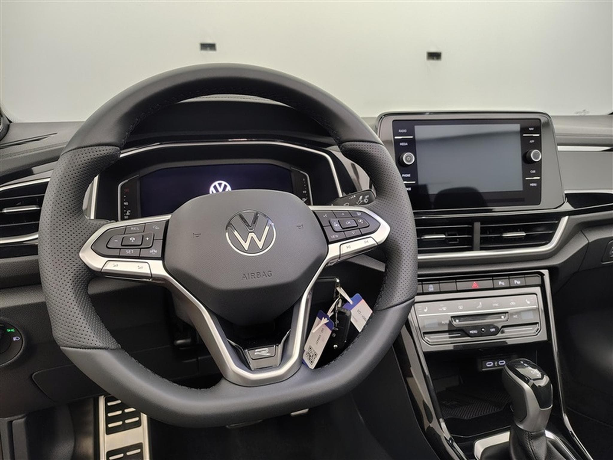 VW T-Roc Cabriolet 1.5 TSI R-Line Business DSG (2025) - Photo 8