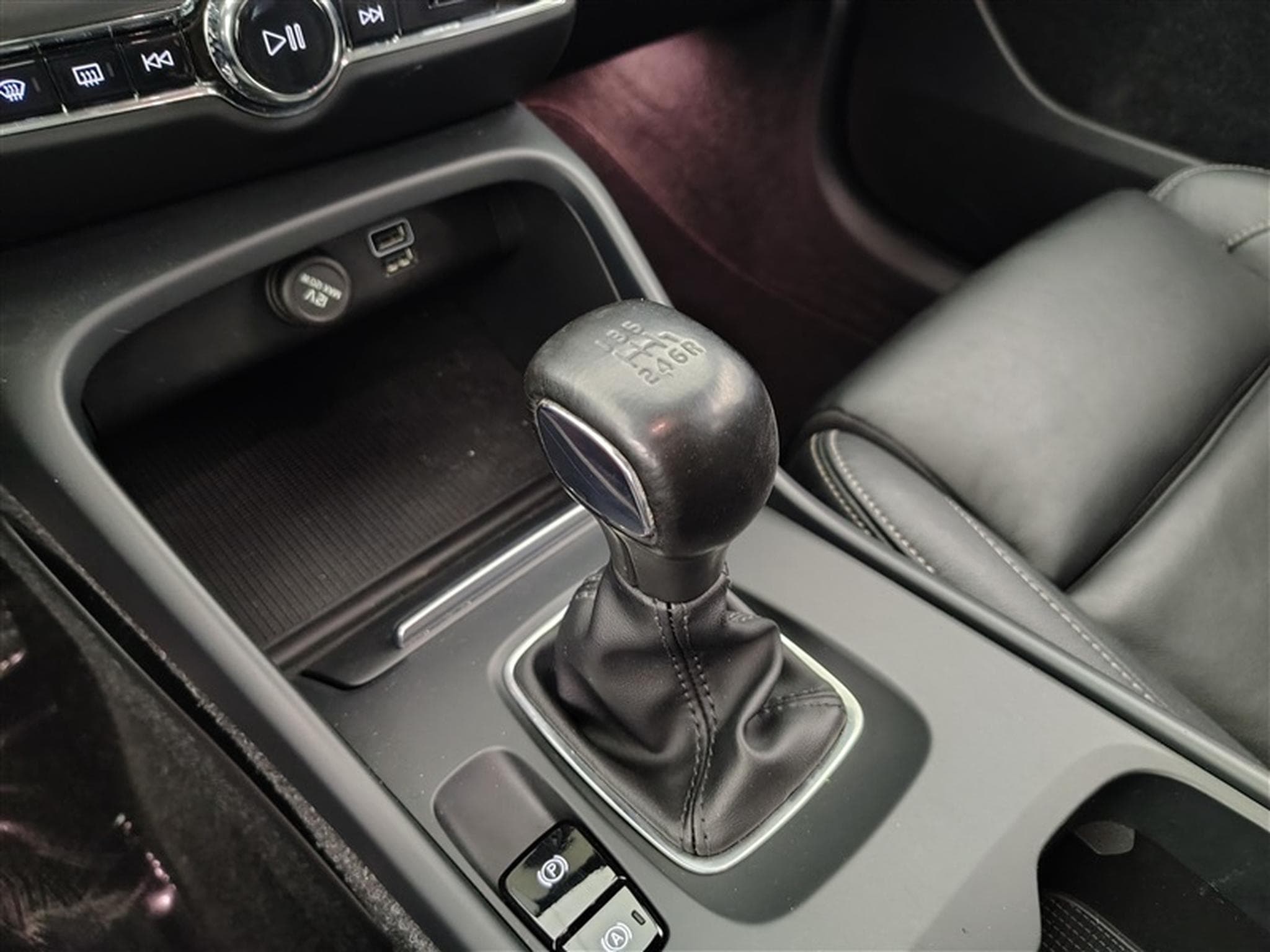Volvo XC40 1.5 T2 Momentum Pro (2021) - Photo 12