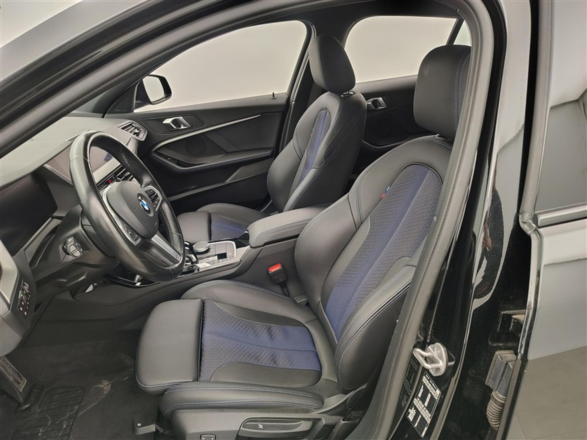 BMW 118 iA Pack M NAVI / FULL LED / S-CUIR (2023) - Photo 7