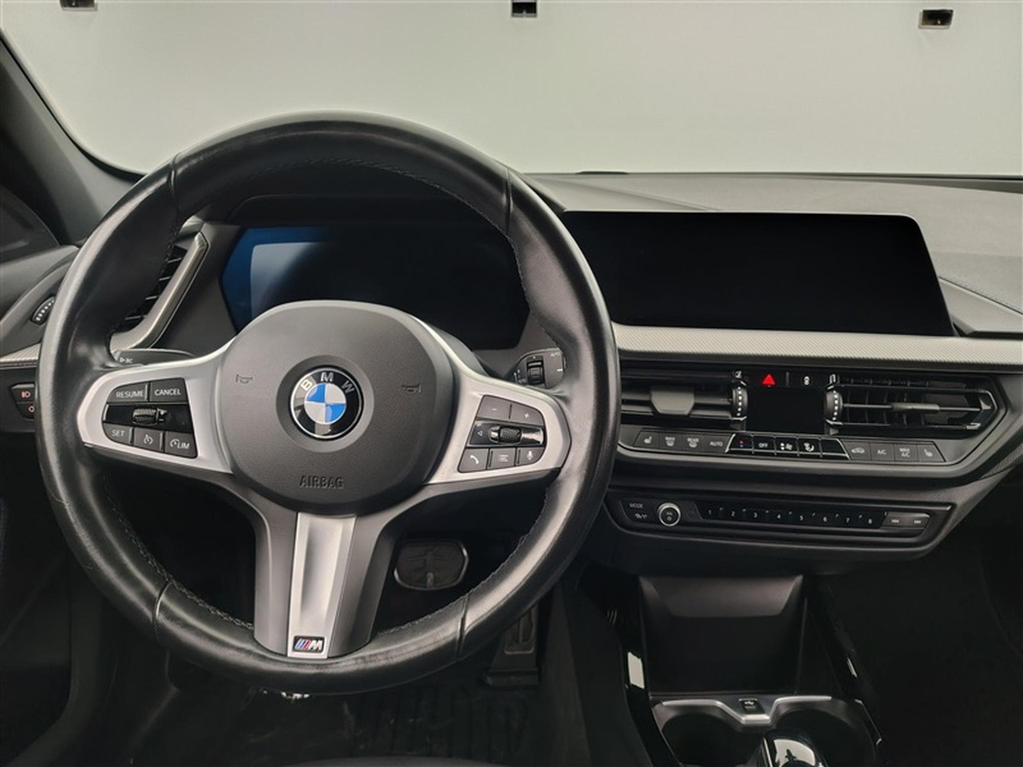BMW 118 iA Pack M NAVI / FULL LED / S-CUIR (2023) - Photo 9
