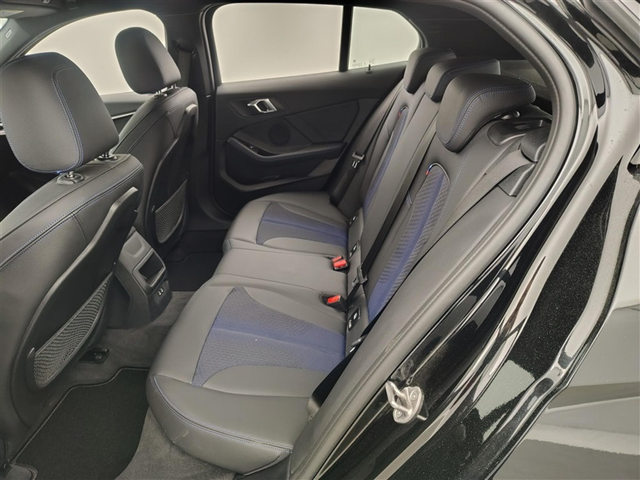 BMW 118 iA Pack M NAVI / FULL LED / S-CUIR (2023) - Photo 13