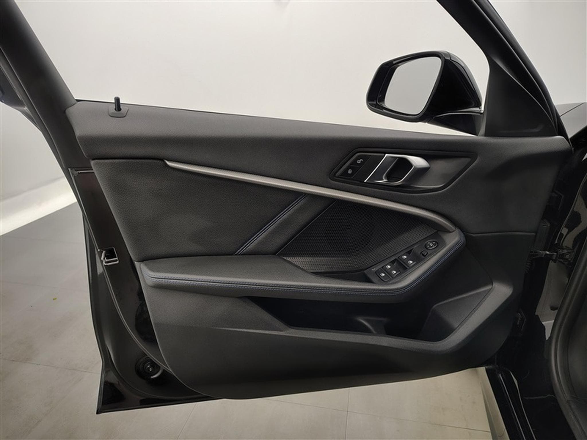 BMW 118 iA Pack M NAVI / FULL LED / S-CUIR (2023) - Photo 17