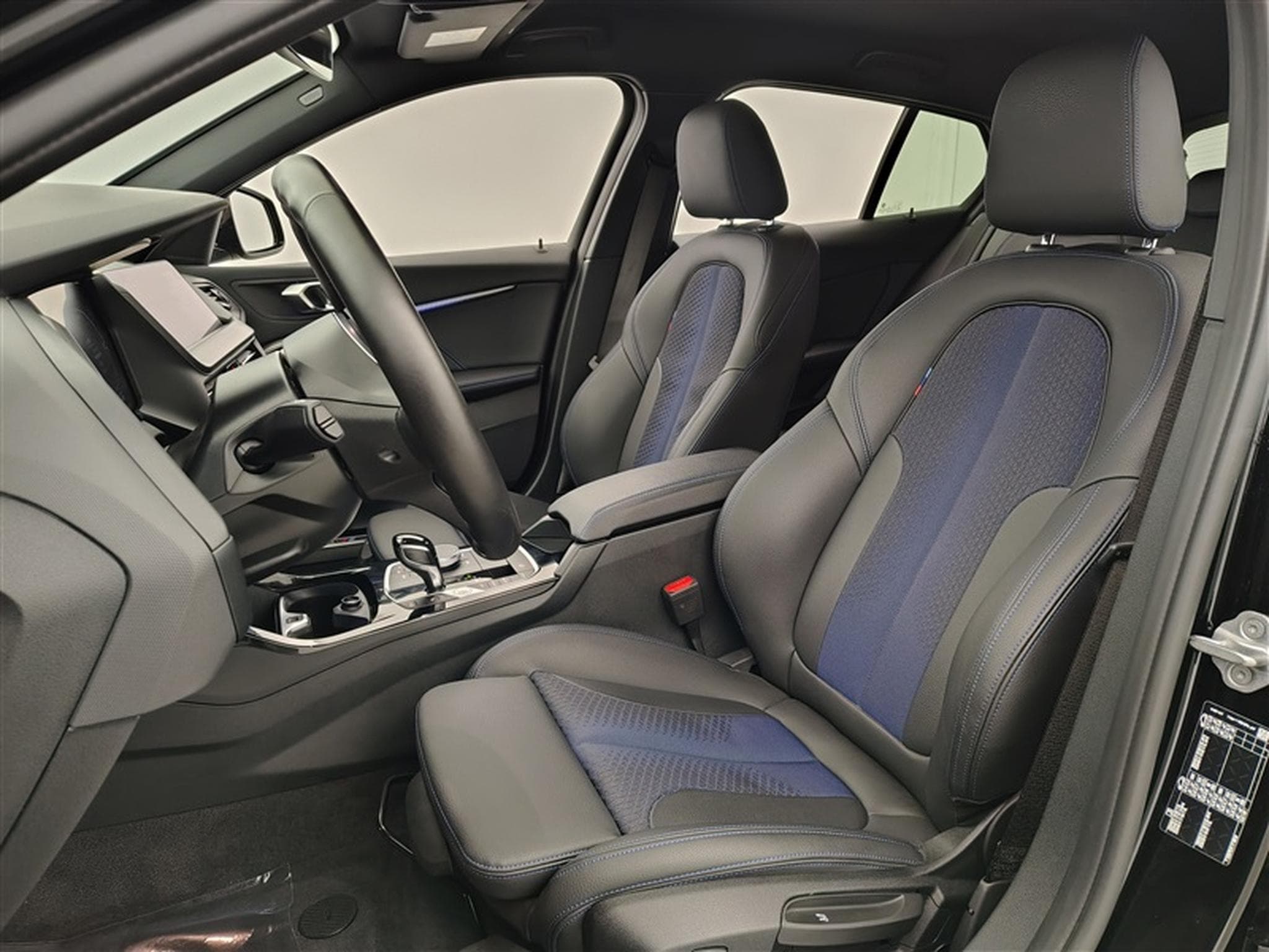 BMW 116 dA Pack M Navi Cockpit / Led / PDC av+ar (2024) - Foto 7
