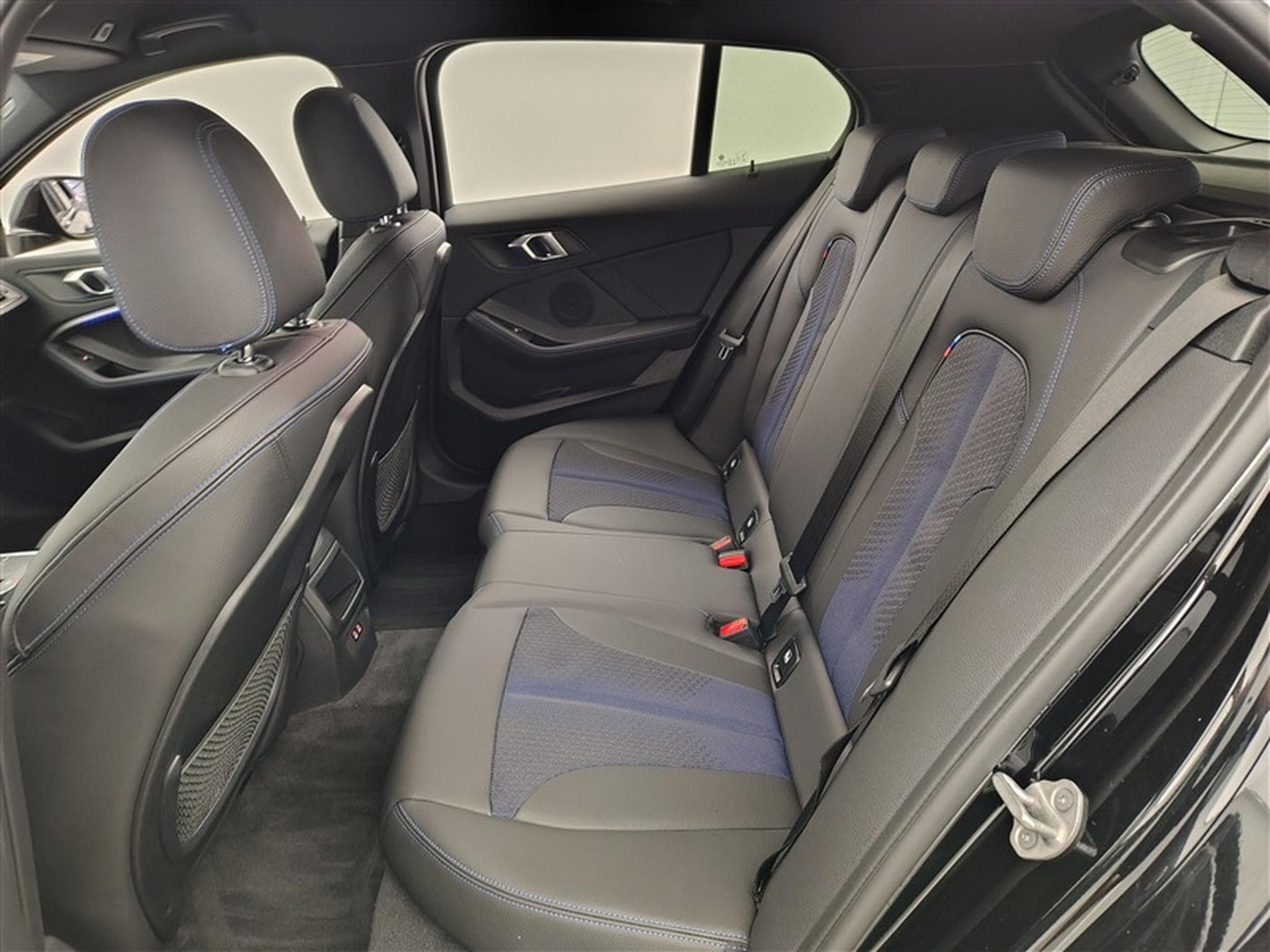 BMW 116 dA Pack M Navi Cockpit / Led / PDC av+ar (2024) - Foto 13