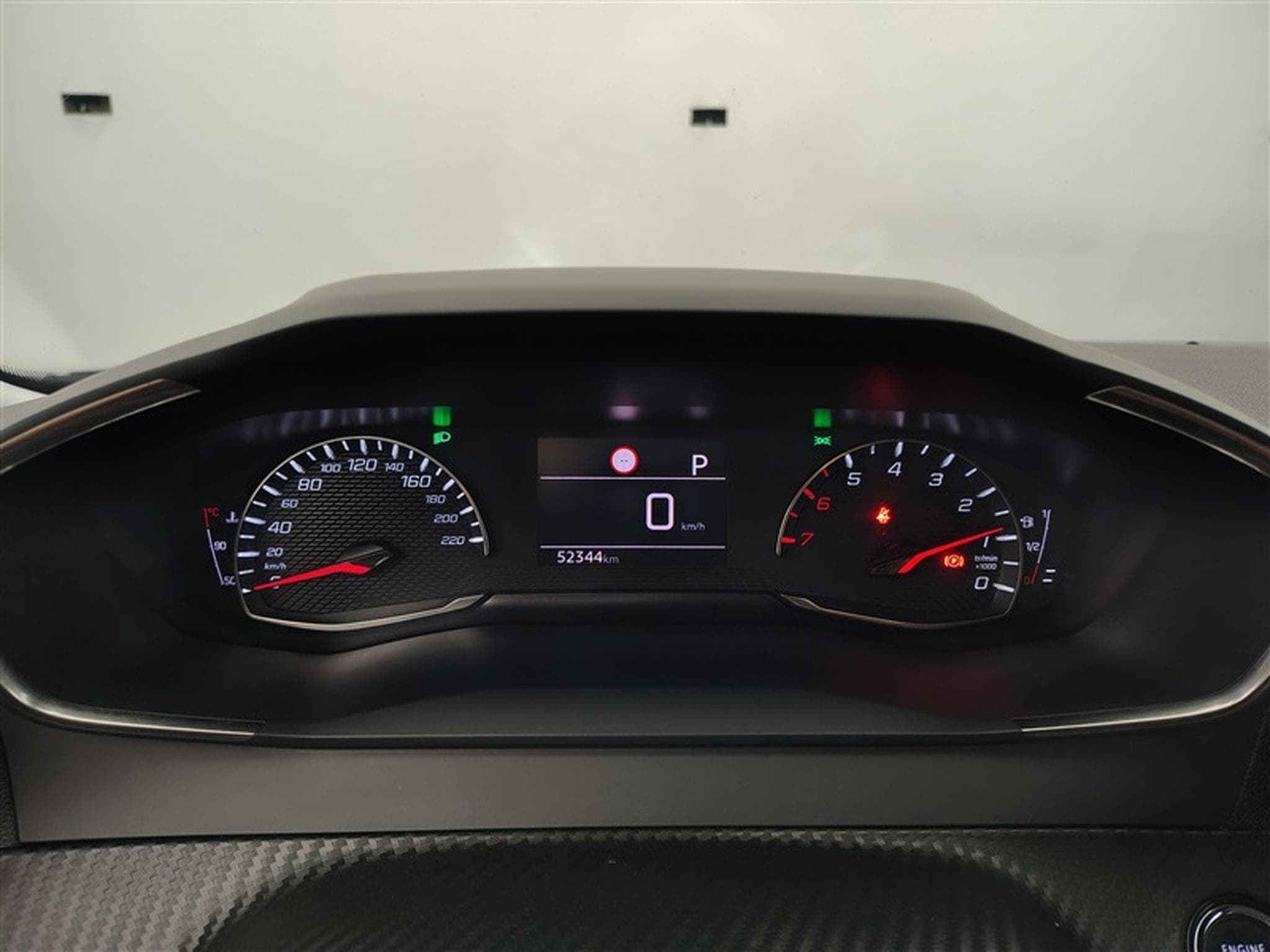 Peugeot 2008 1.2 PureTech Allure Pack EAT8 NAVI / S-CUIR / FULL LED (2022) - Photo 10
