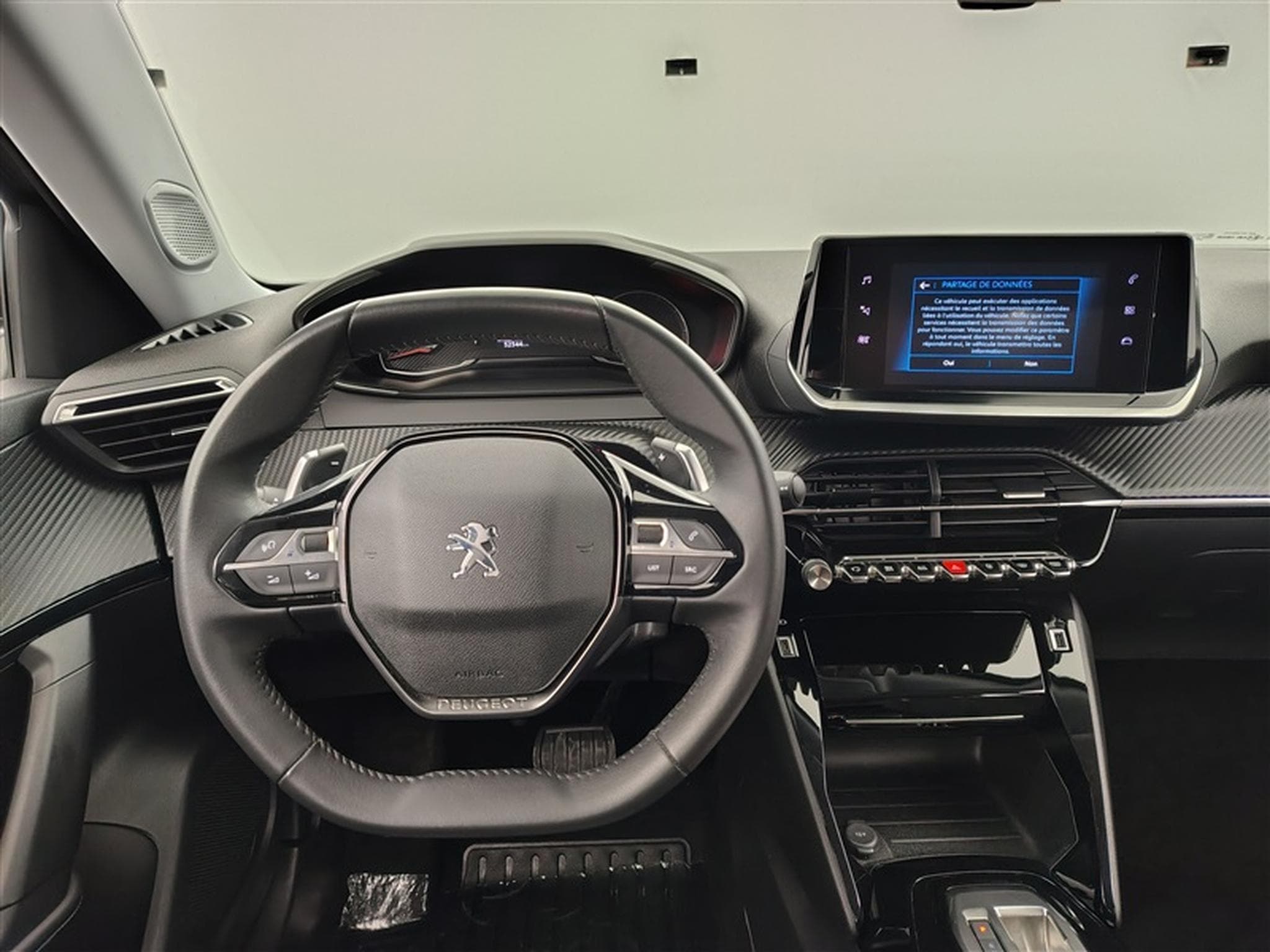Peugeot 2008 1.2 PureTech Allure Pack EAT8 NAVI / S-CUIR / FULL LED (2022) - Photo 9