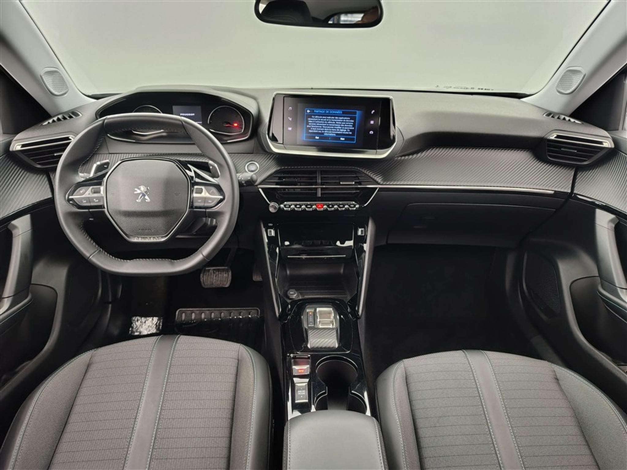 Peugeot 2008 1.2 PureTech Allure Pack EAT8 NAVI / S-CUIR / FULL LED (2022) - Photo 8