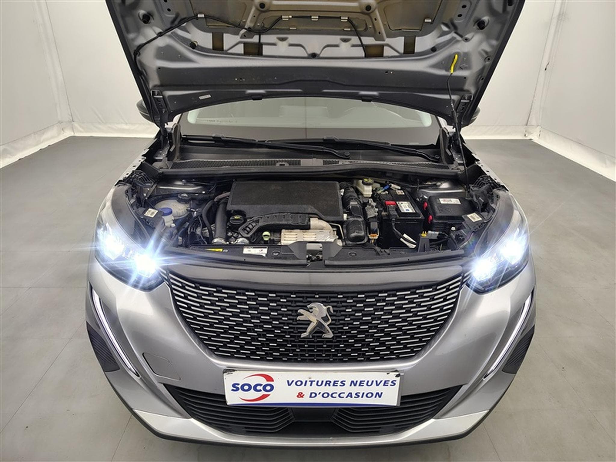 Peugeot 2008 1.2 PureTech Allure Pack EAT8 NAVI / S-CUIR / FULL LED (2022) - Photo 19