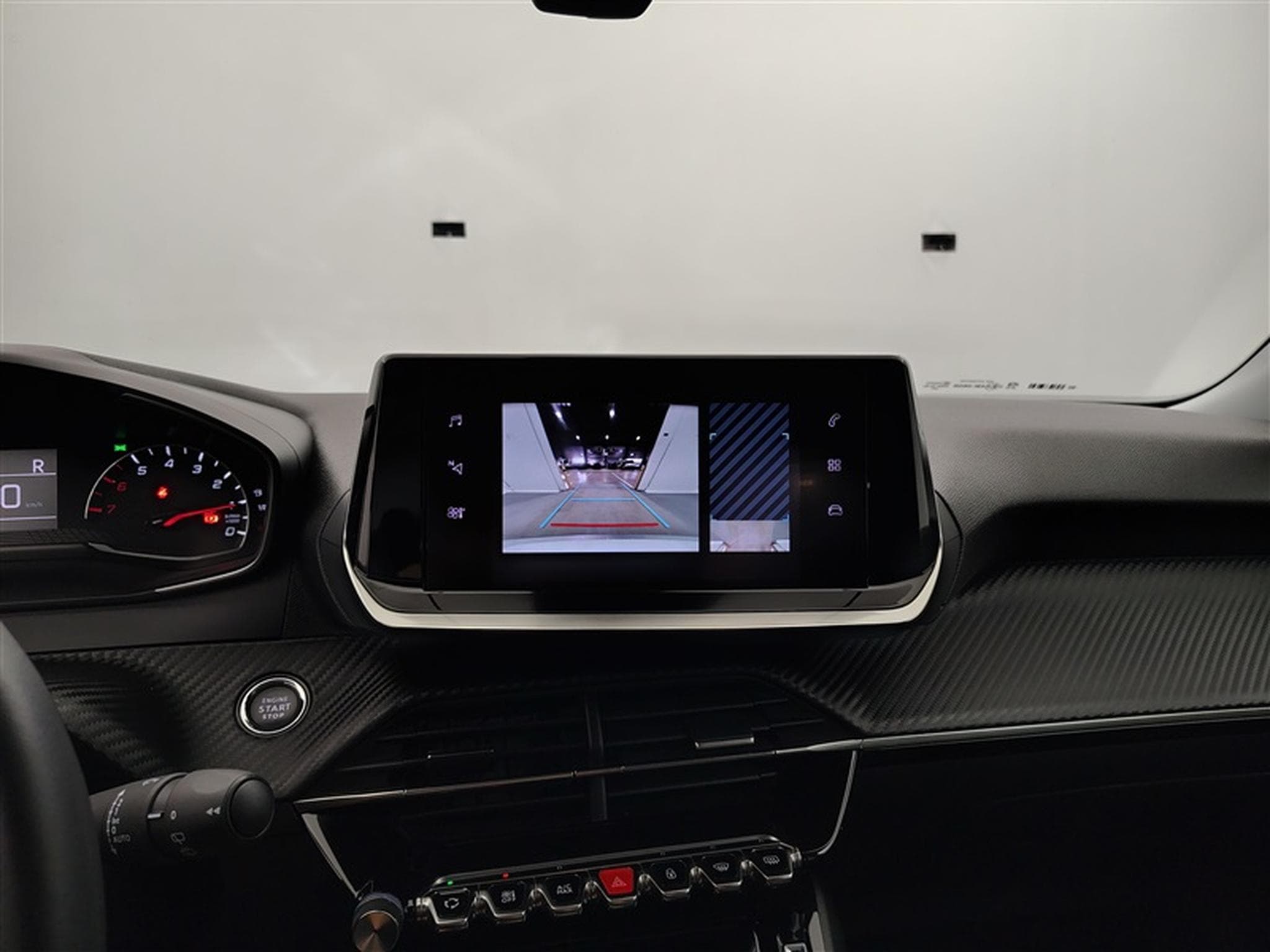 Peugeot 2008 1.2 PureTech Allure Pack EAT8 NAVI / S-CUIR / FULL LED (2022) - Photo 18