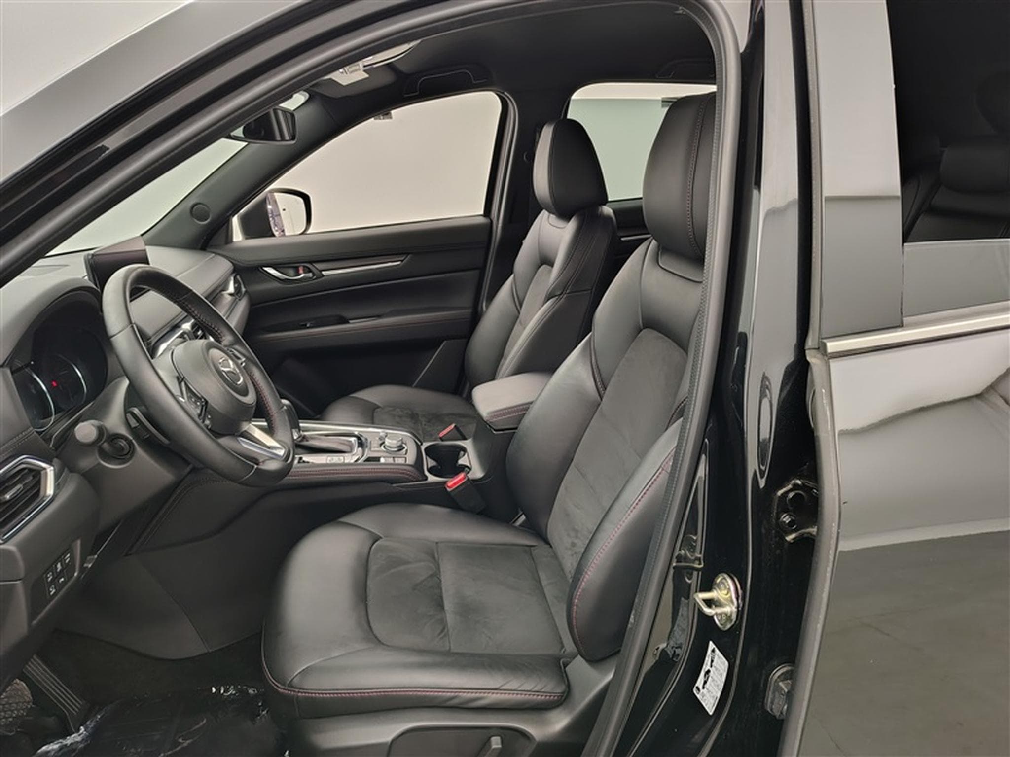Mazda CX-5 2.0i e-SKYACTIV-G MHE 2WD Homura (2023) - Photo 7