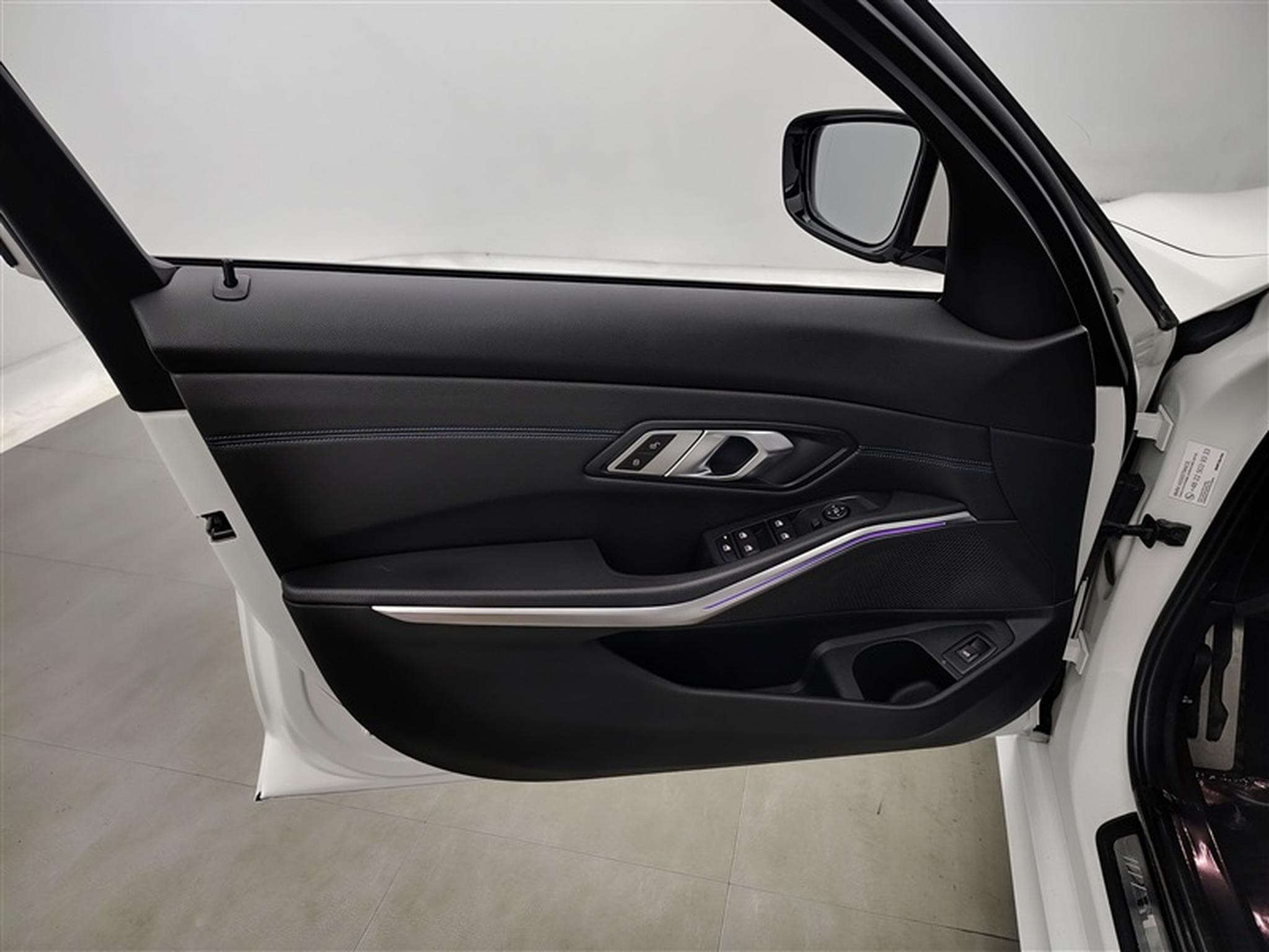 BMW 318 Touring 318 dA Pack M S-CUIR / NAVI / CARPLAY / CAMERA (2021) - Photo 17